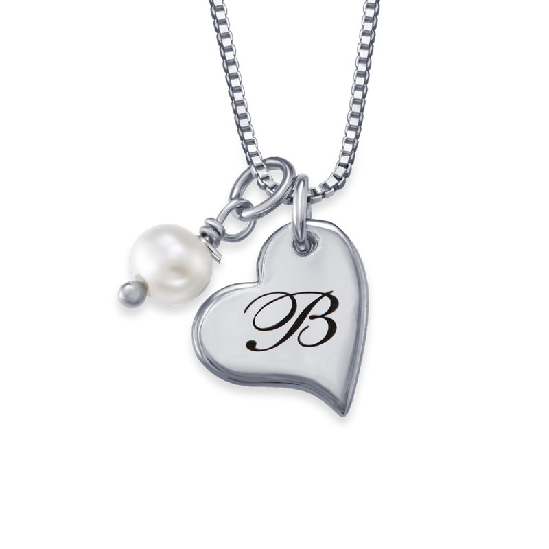 Halskette mit Herzinitialen und Perle in Silber Produktfoto