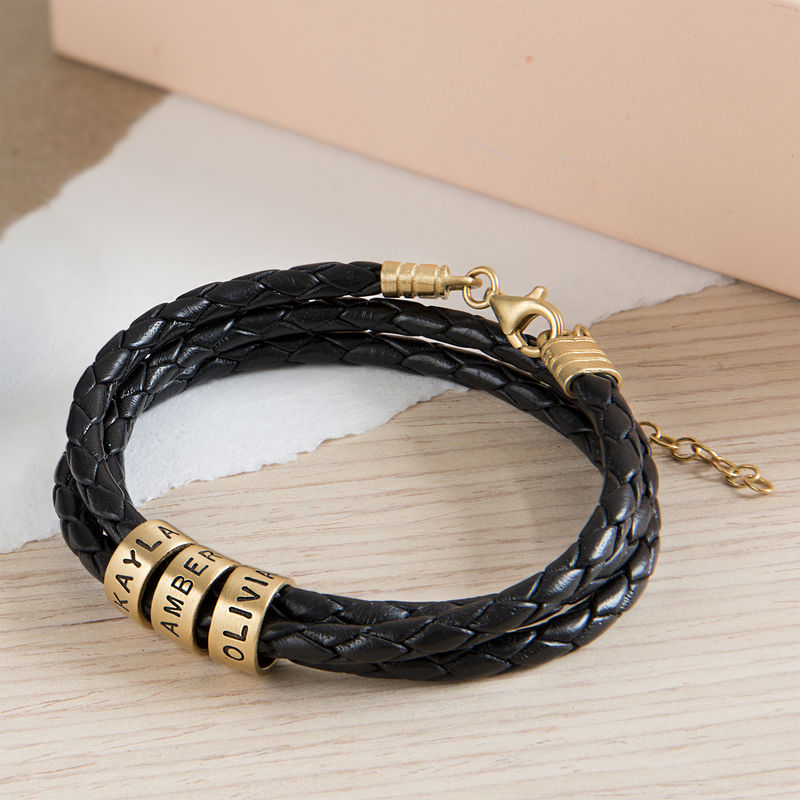 Schwarzes Lederarmband mit Gravur auf kleinen personalisierten Beads aus 750er-Gold-Vermeil - 4 Produktfoto