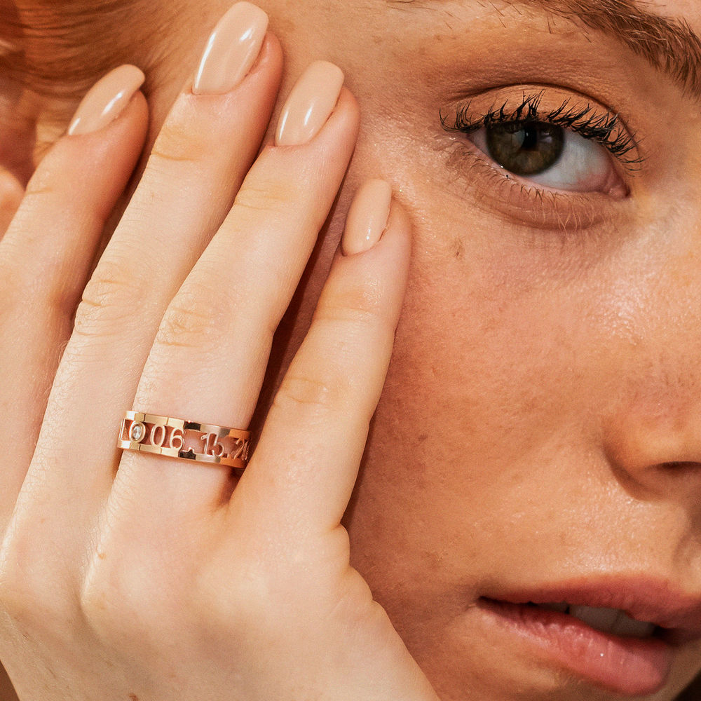 Personalsierter Abschluss-Ring mit Diamant aus rosévergoldetem Silber - 4 Produktfoto