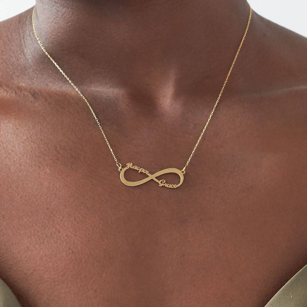 Infinity halskæde med navn i 10 karat guld