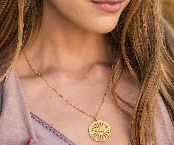 Grandma Circle Pendant Necklace with Engraving in 18K Gold Plating