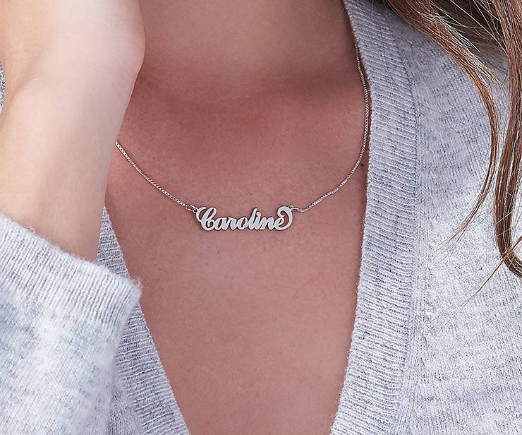 Small 14k White Gold Carrie Style Name Necklace