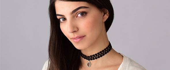 Choker Necklaces Are Back from The 90s!