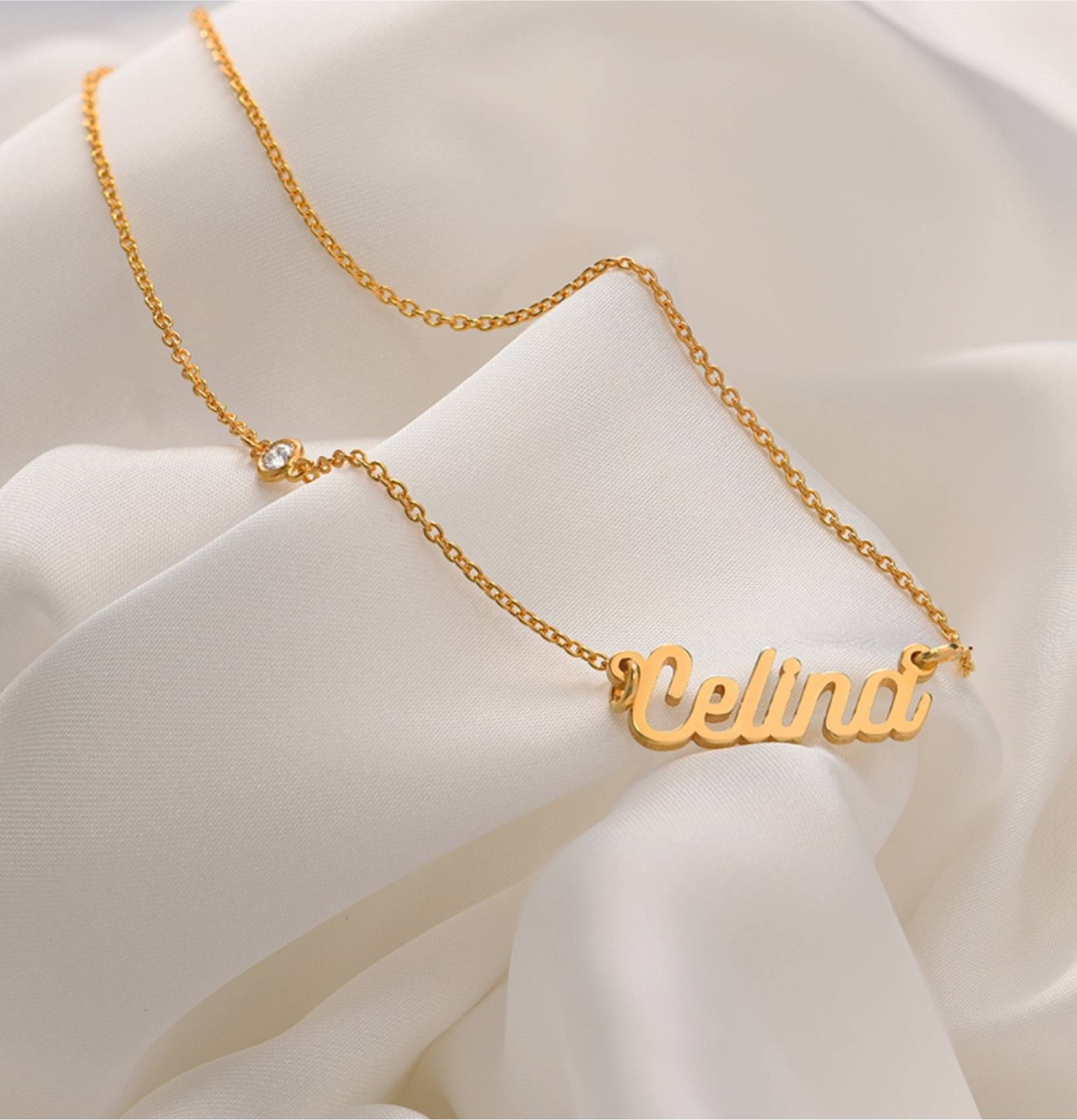Twirl Script Name Necklace in Gold Vermeil