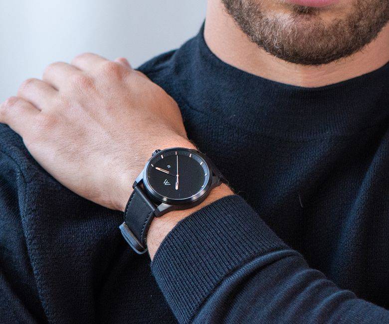 Odysseus Day Date minimalistische horloge met zwart lederen band