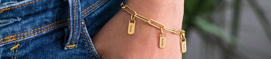 Link charm bracelet in gold