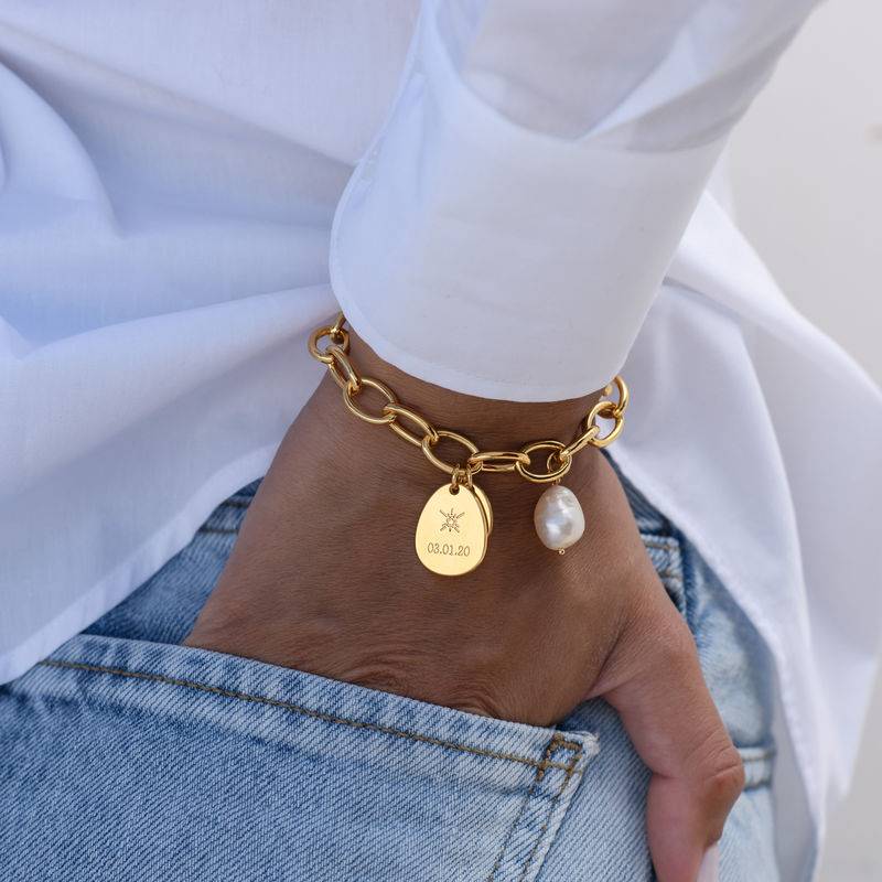 Personalized Round Chain Link Bracelet with Engraved Charms in 18K Gold Vermeil