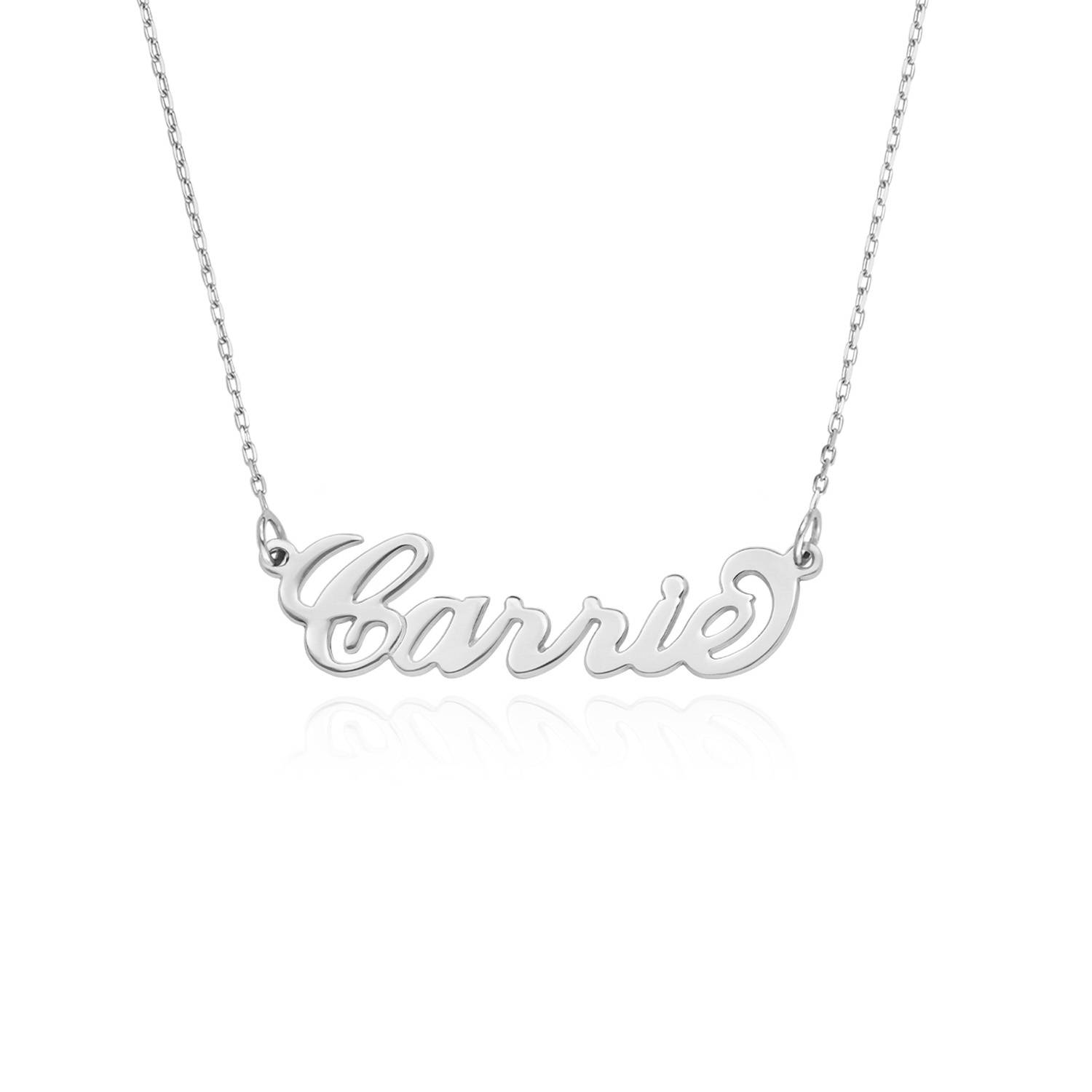 Collar con nombre estilo “Carrie” personalizado, oro blanco 14k foto de producto