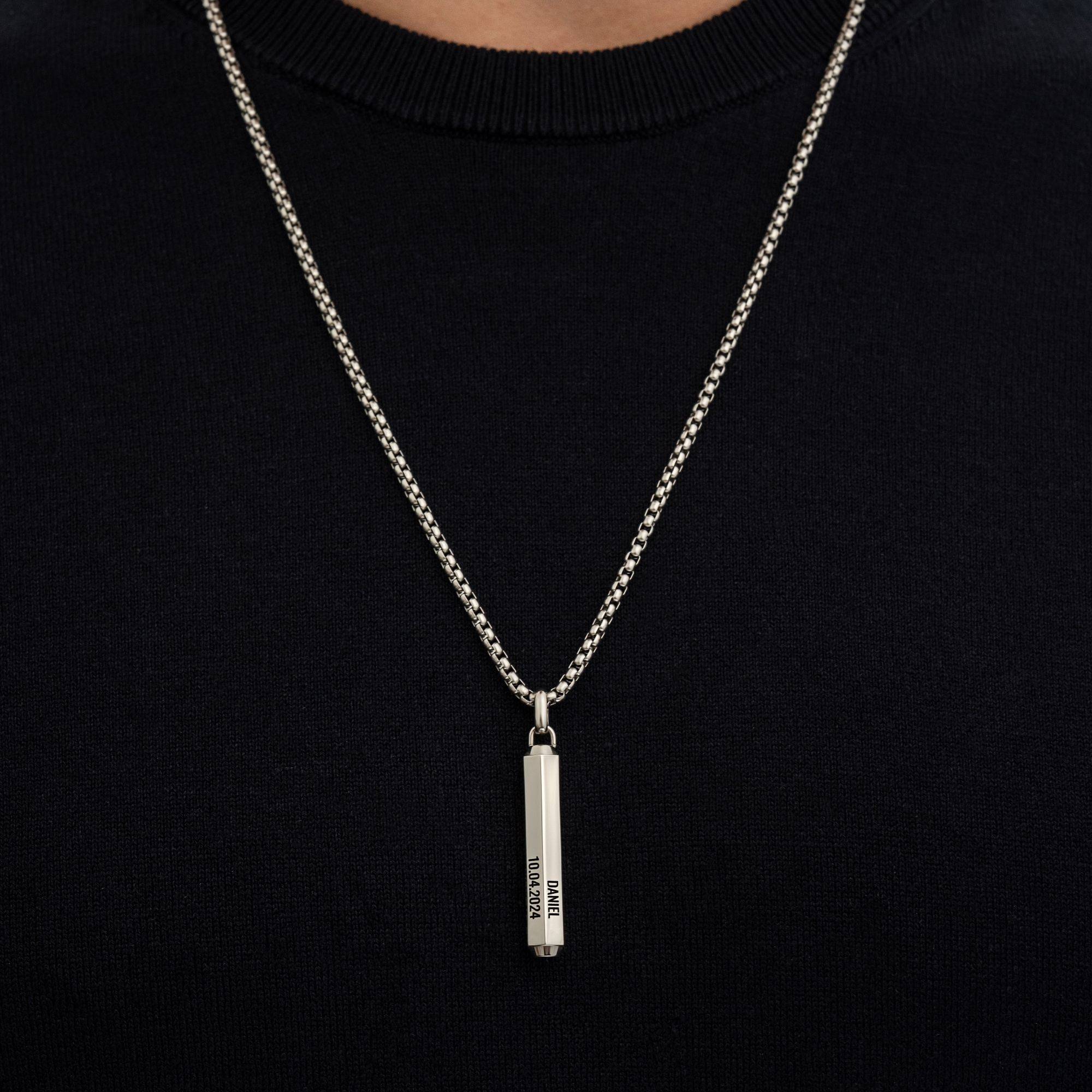 Collier barre hexagone 3D gravé pour homme en Acier Inoxydable-1 photo du produit