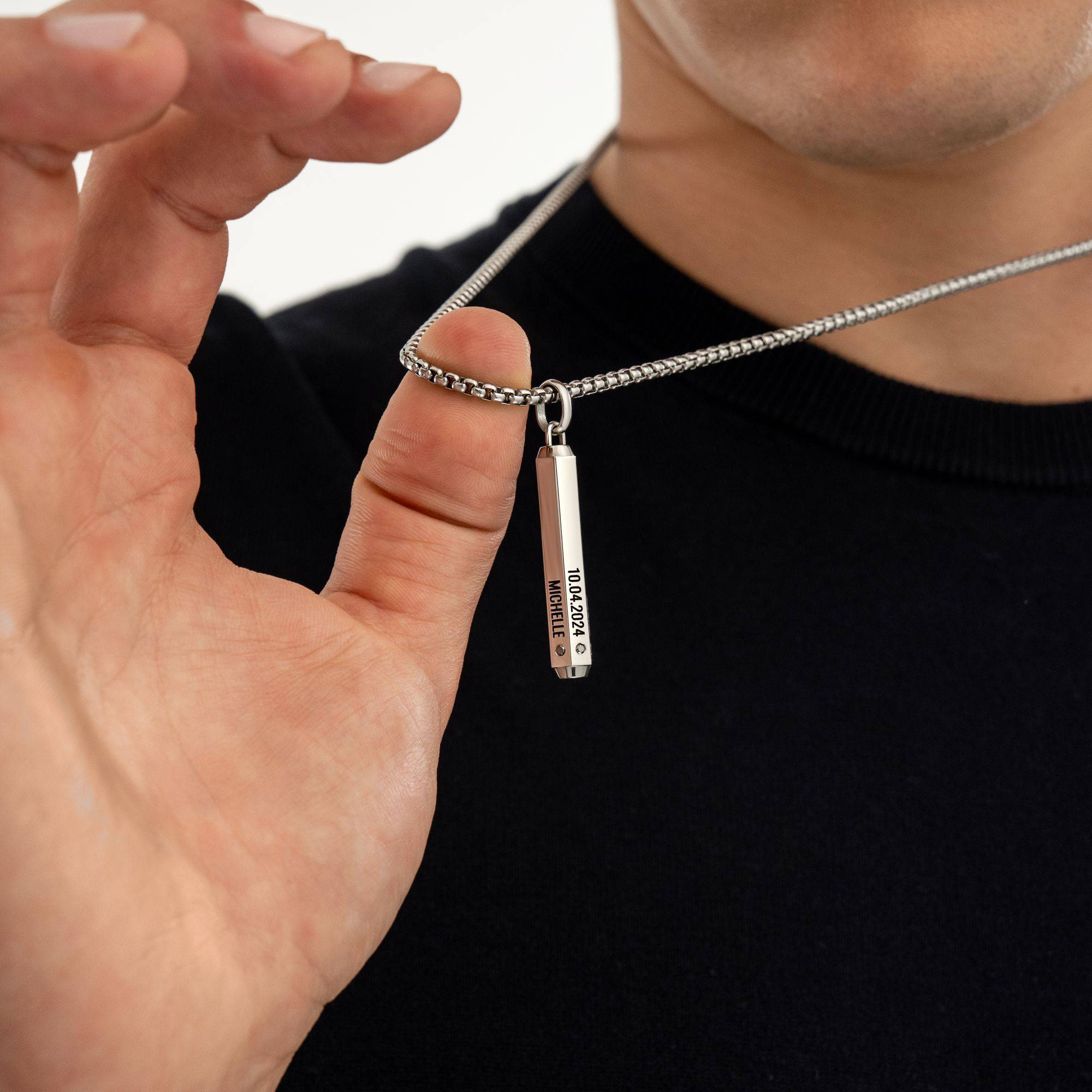 Collier barre hexagone 3D gravé avec diamants pour homme en Acier Inoxydable-1 photo du produit