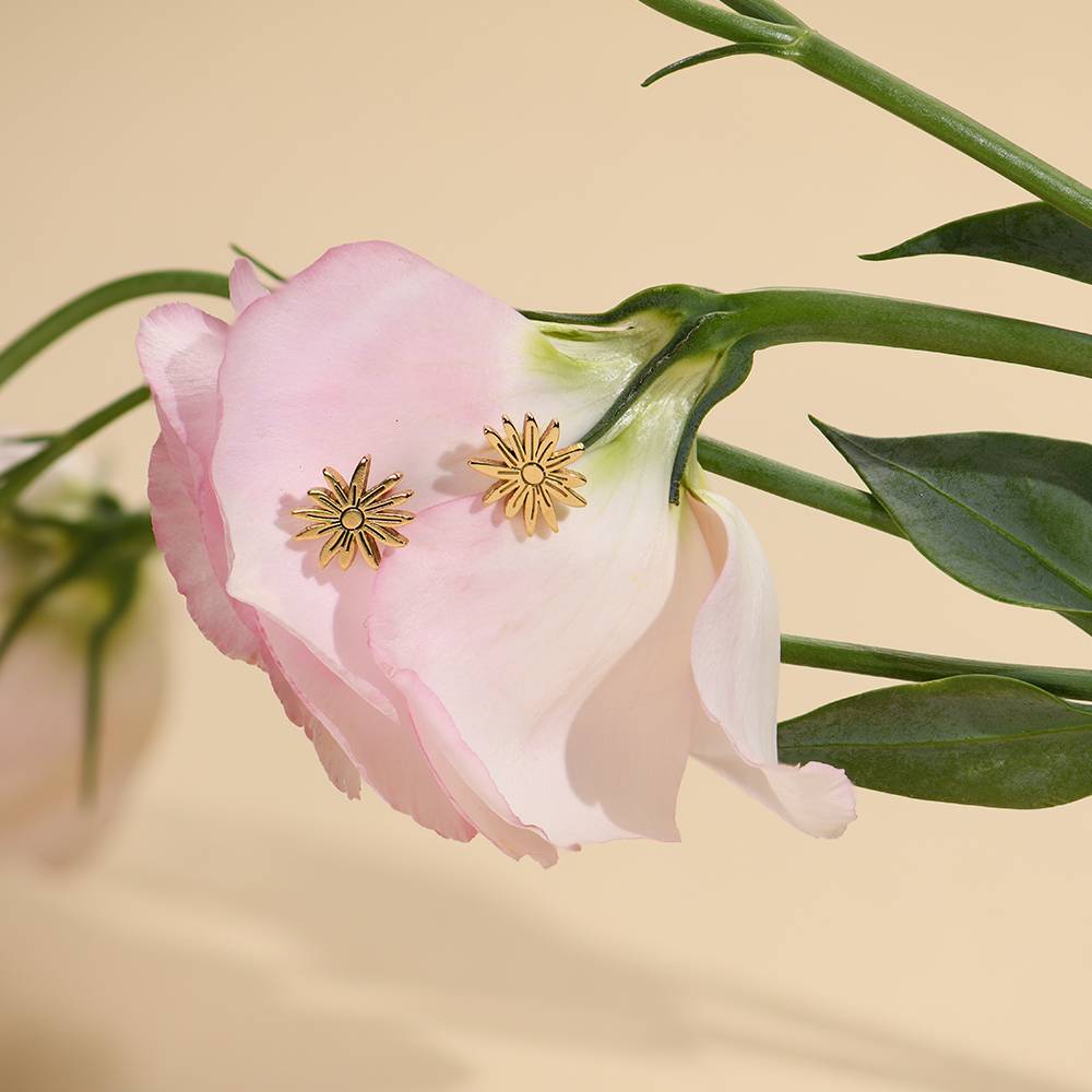 Blühende Geburtsblumen Ohrstecker für Mädchen - 750er vergoldetes Produktfoto