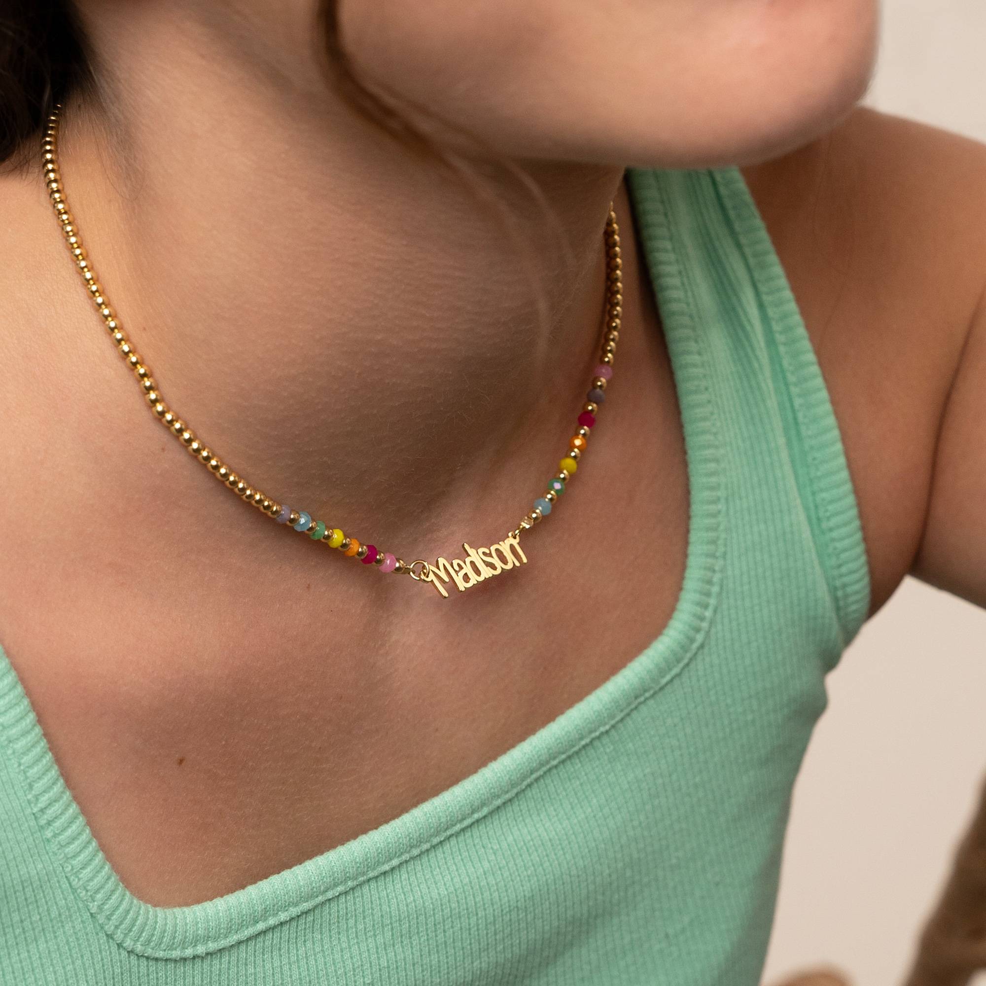 Chicago Namenskette mit Regenbogen-Perlen für Mädchen - 750er vergoldetes Messing-3 Produktfoto
