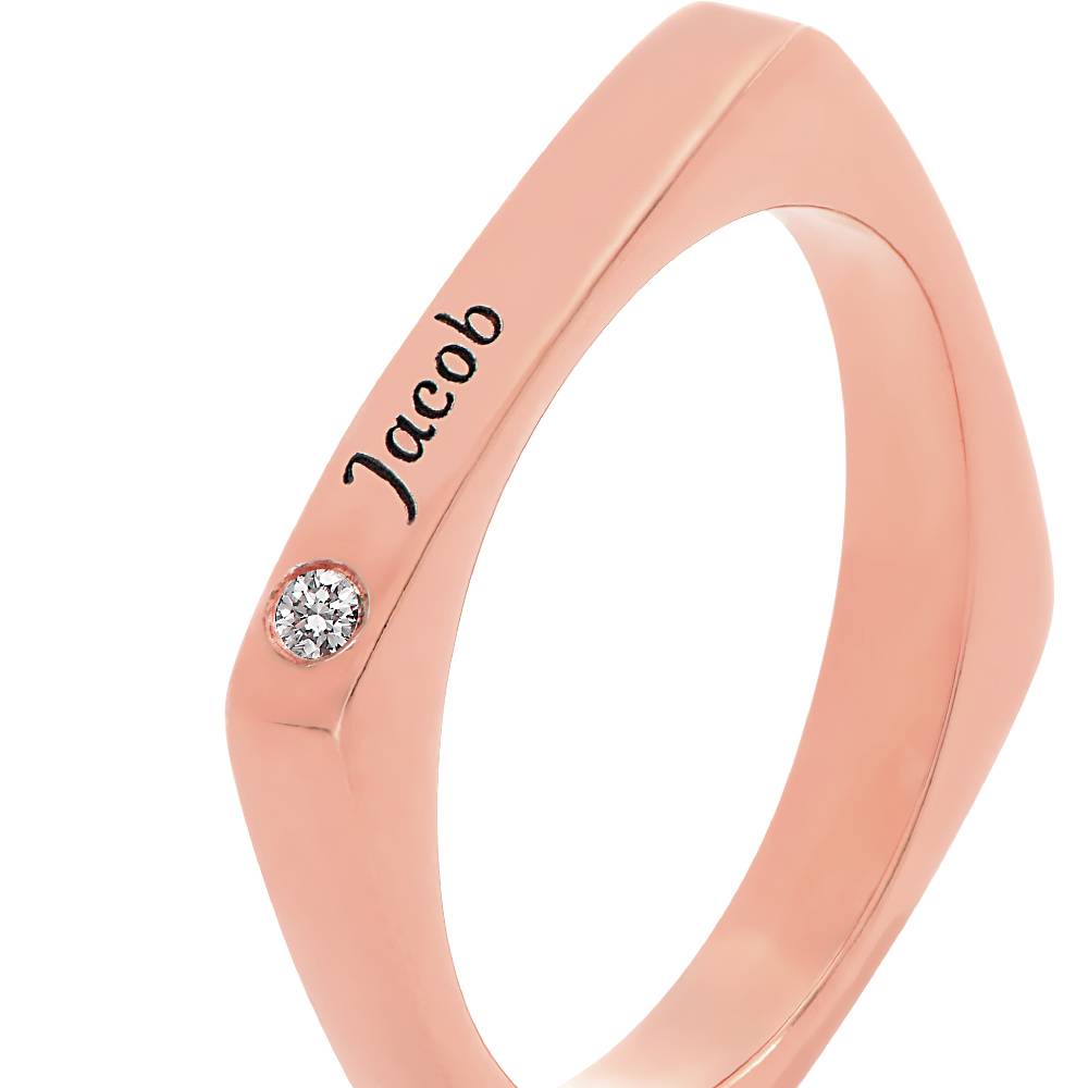 Iris gepersonaliseerde vierkante ring met diamanten in 18k rosé goud verguld-2 Productfoto