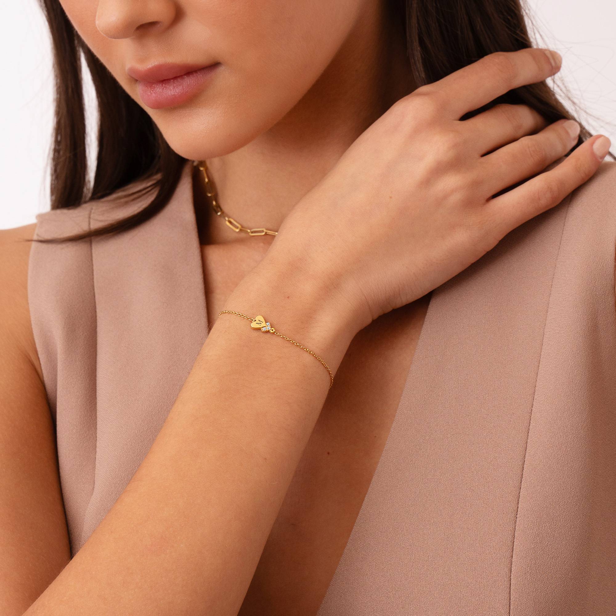 "Dakota" pulsera con inicial de corazón y diamantes en chapa de oro 18K-3 foto de producto