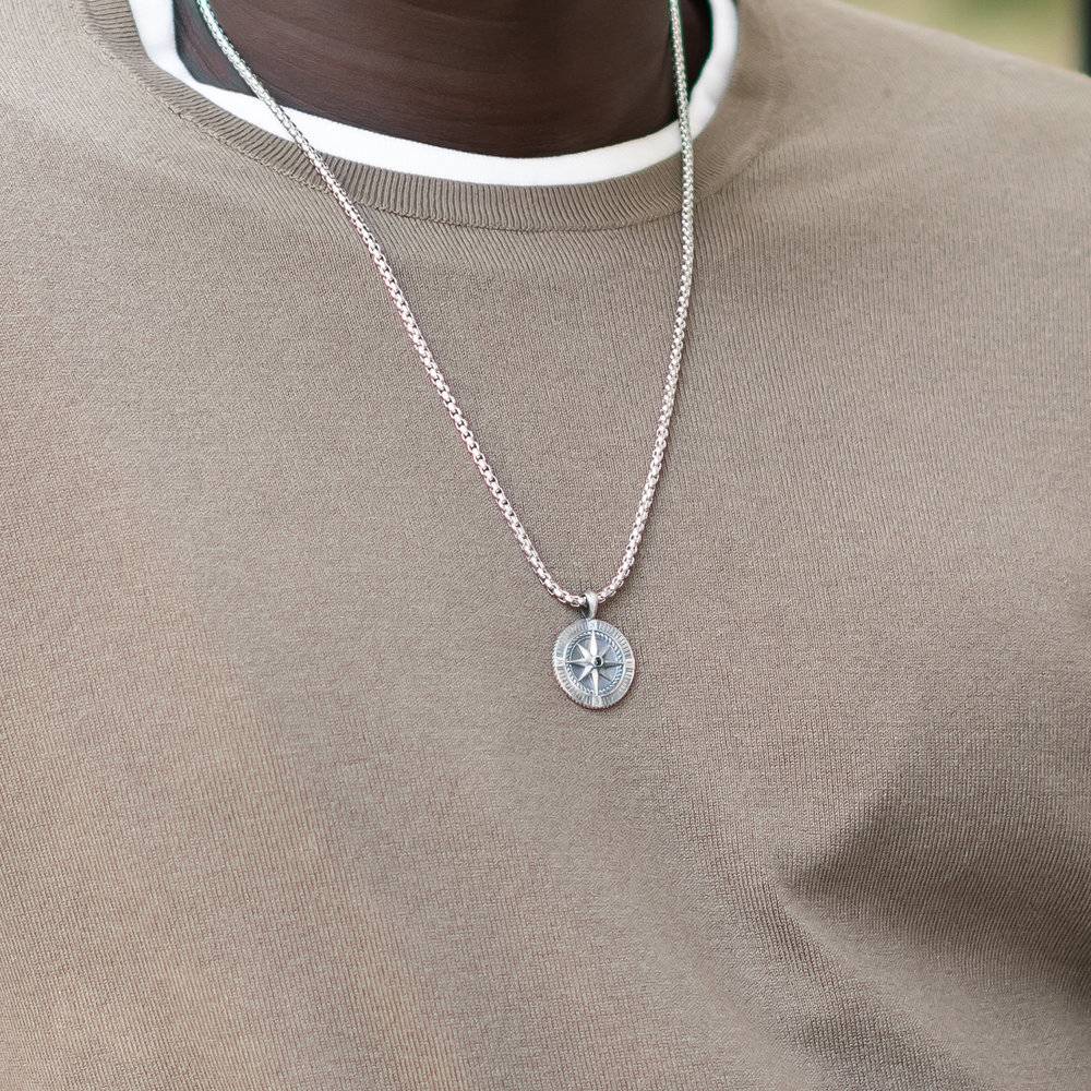 Collier pendentif boussole gravée pour homme en Argent 925-6 photo du produit