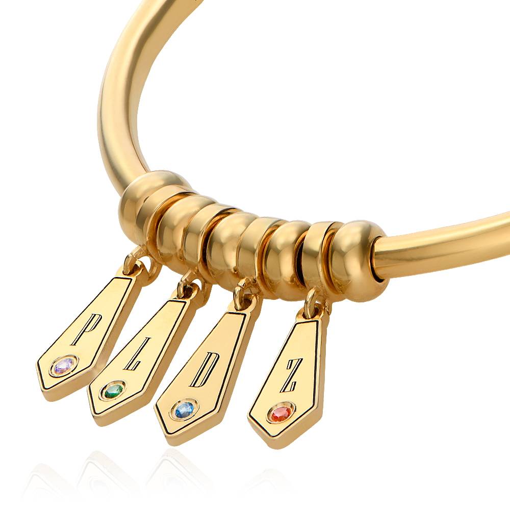"Gia Drop" bracciale rigido con iniziali e pietre portafortuna in oro vermeil 18K-1 foto del prodotto