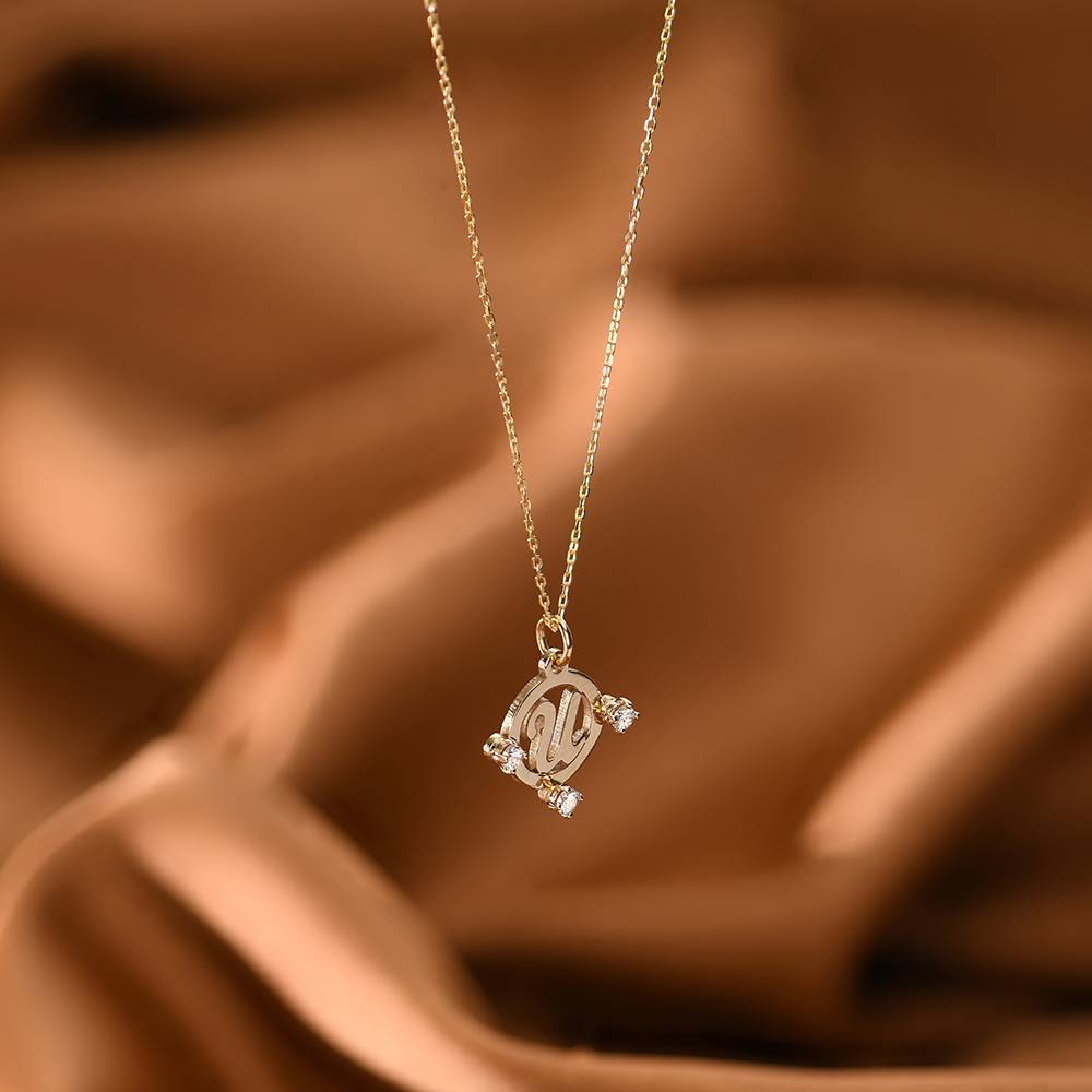 Halo-halskjede med initial og 0.15ct diamant i 14k gult gull-4 produktbilde