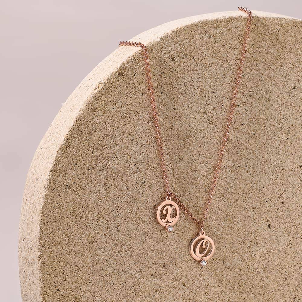 Halo Initialen Halskette mit 0.05ct Diamanten - 750er rosé vergoldetes Silber-3 Produktfoto