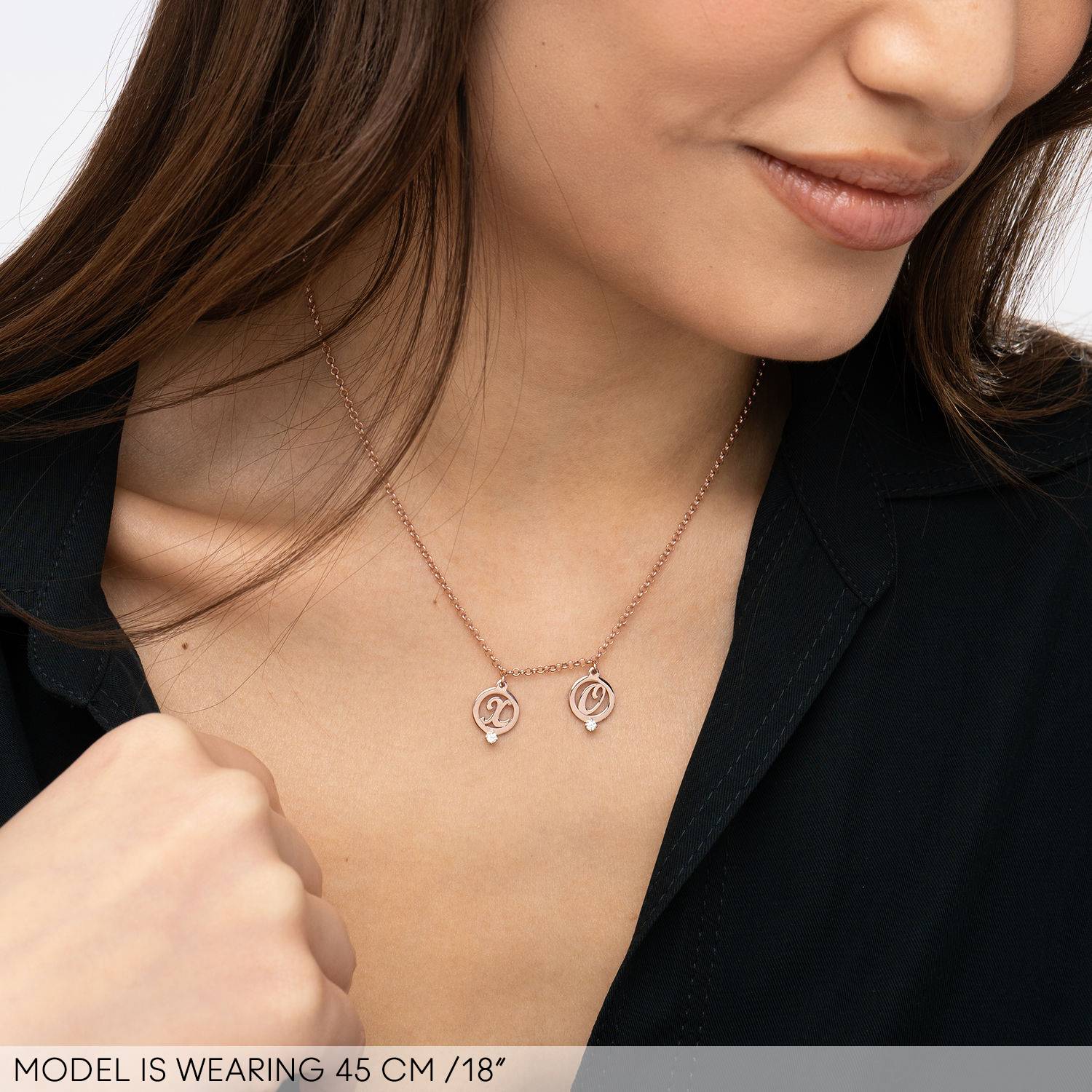 Halo Initialen Halskette mit 0.05ct Diamanten - 750er rosé vergoldetes Silber-5 Produktfoto