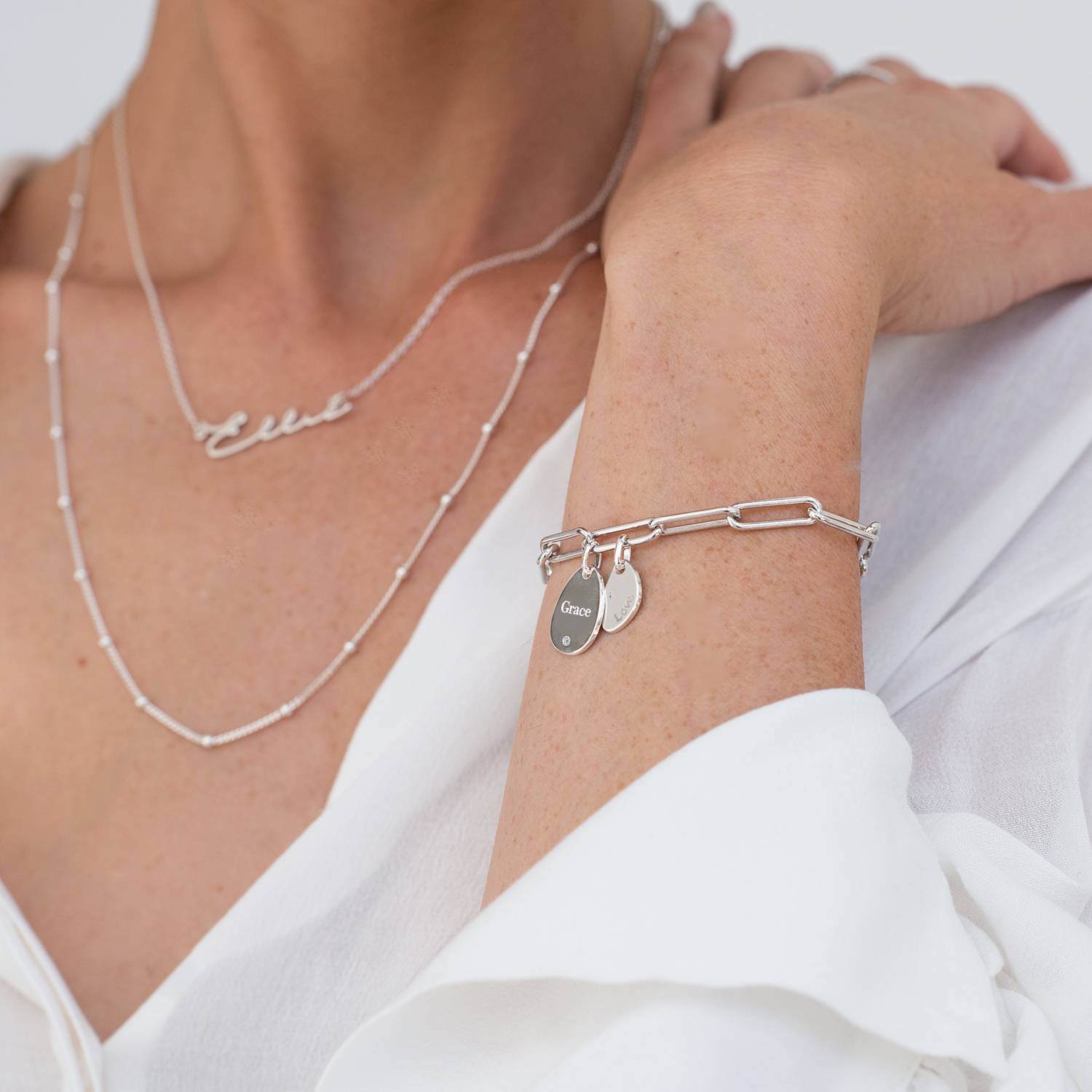 Personligt link armbånd med graverede charms og diamanter i Sterlingsølv-3 produkt billede