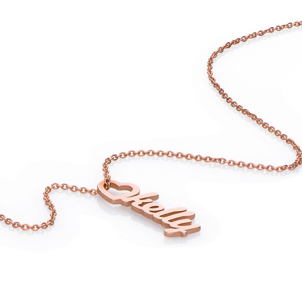 Heart Drop Vertical Name Necklace i 18k rosegull forgylt produktbilde