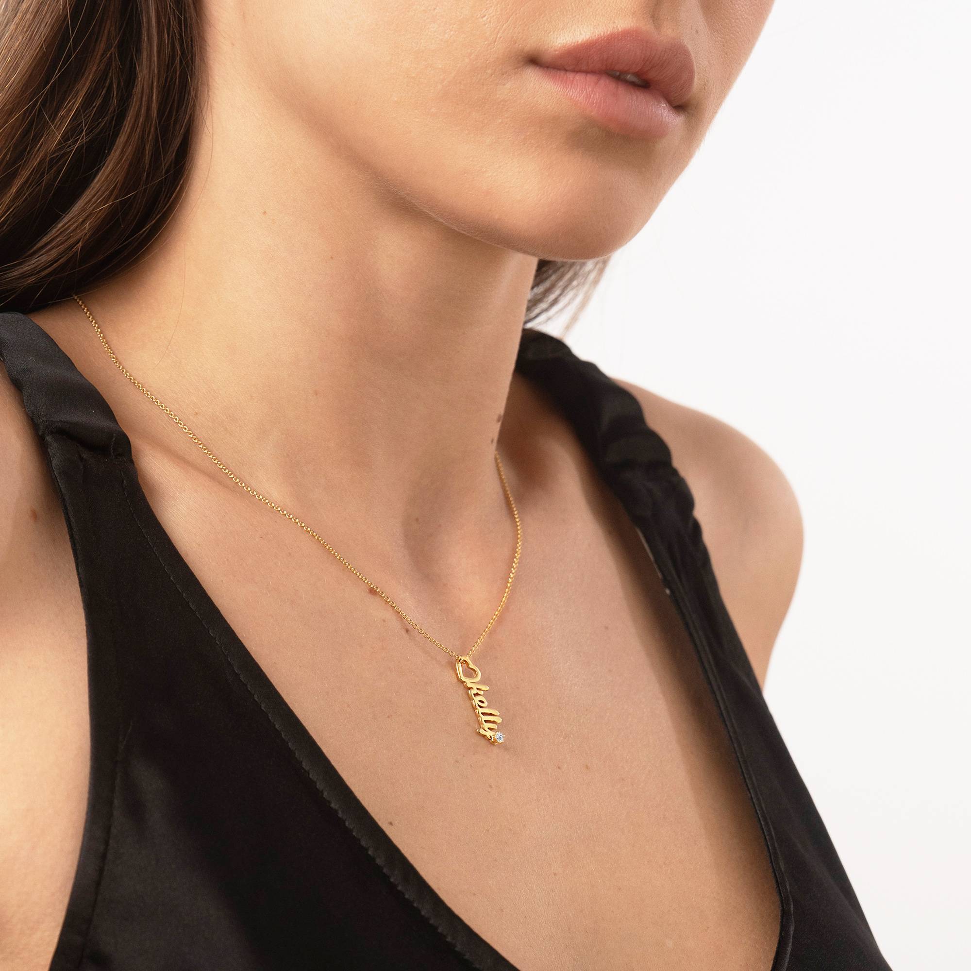 Collar de nombre vertical Heart Drop en oro vermeil de 18K con 0.05CT diamantes-1 foto de producto
