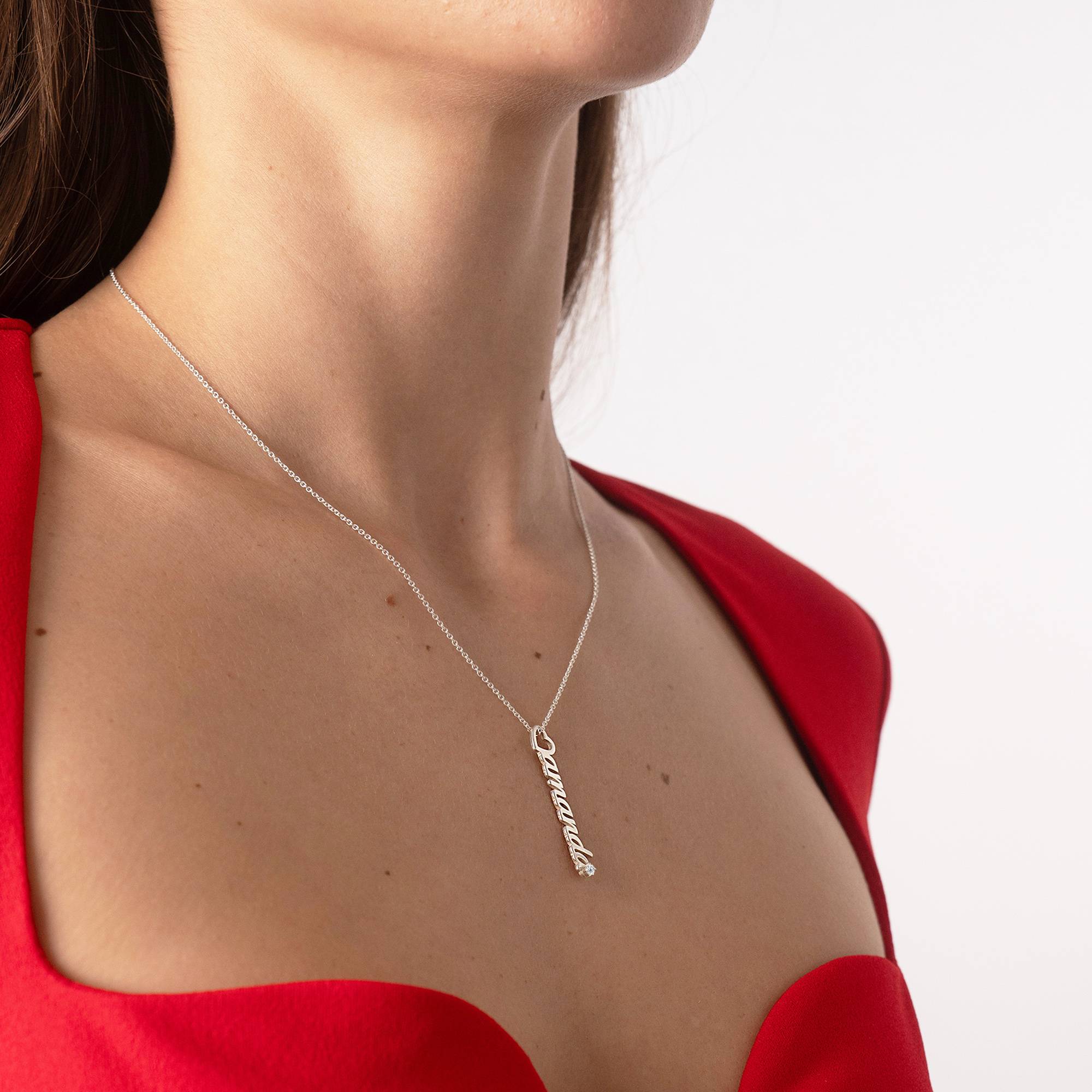 Collar de nombre vertical Heart Drop en plata de ley con 0.05CT diamantes-6 foto de producto