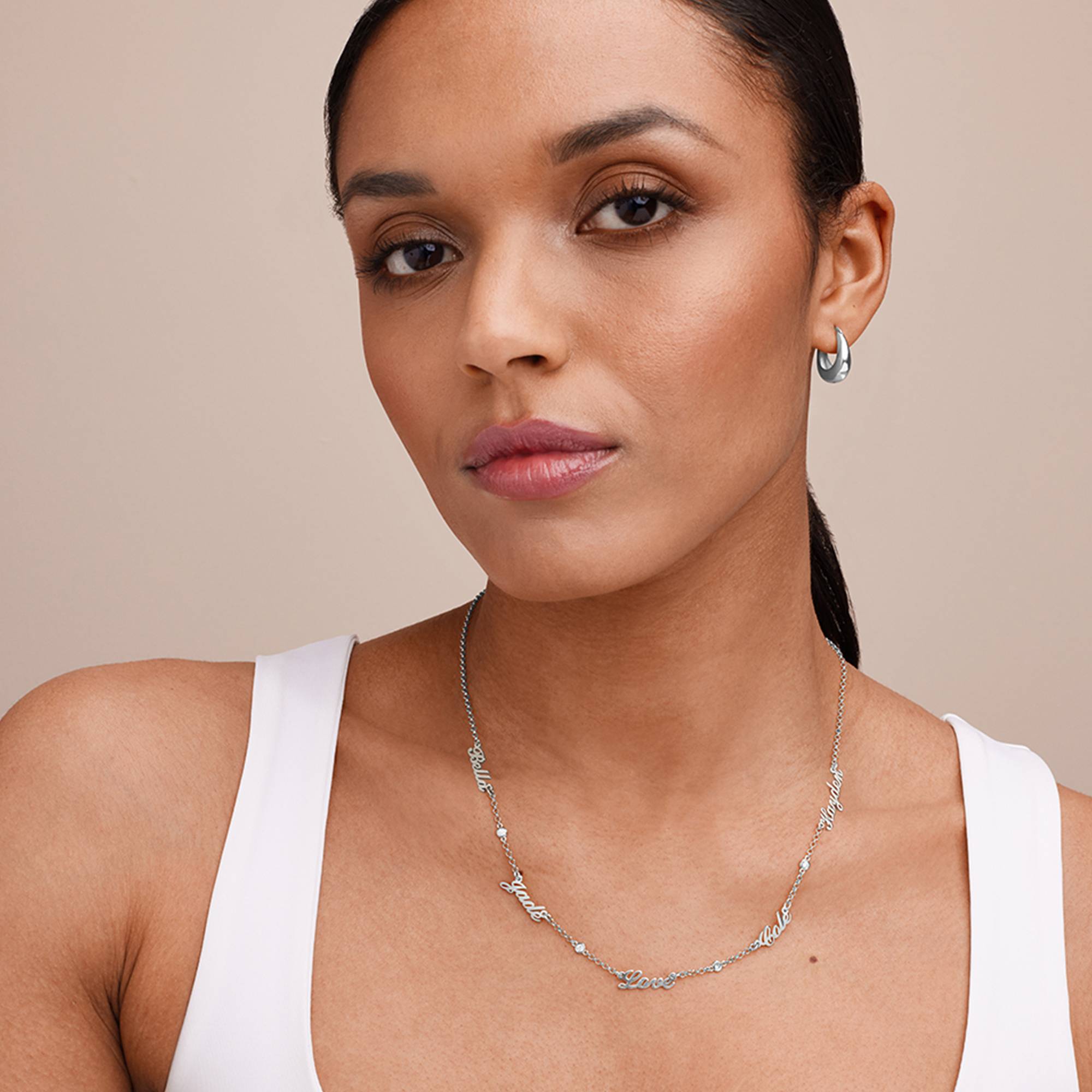 Heritage Navnesmykke med Flere Navn og Diamanter i Sølv-2 produktbilde