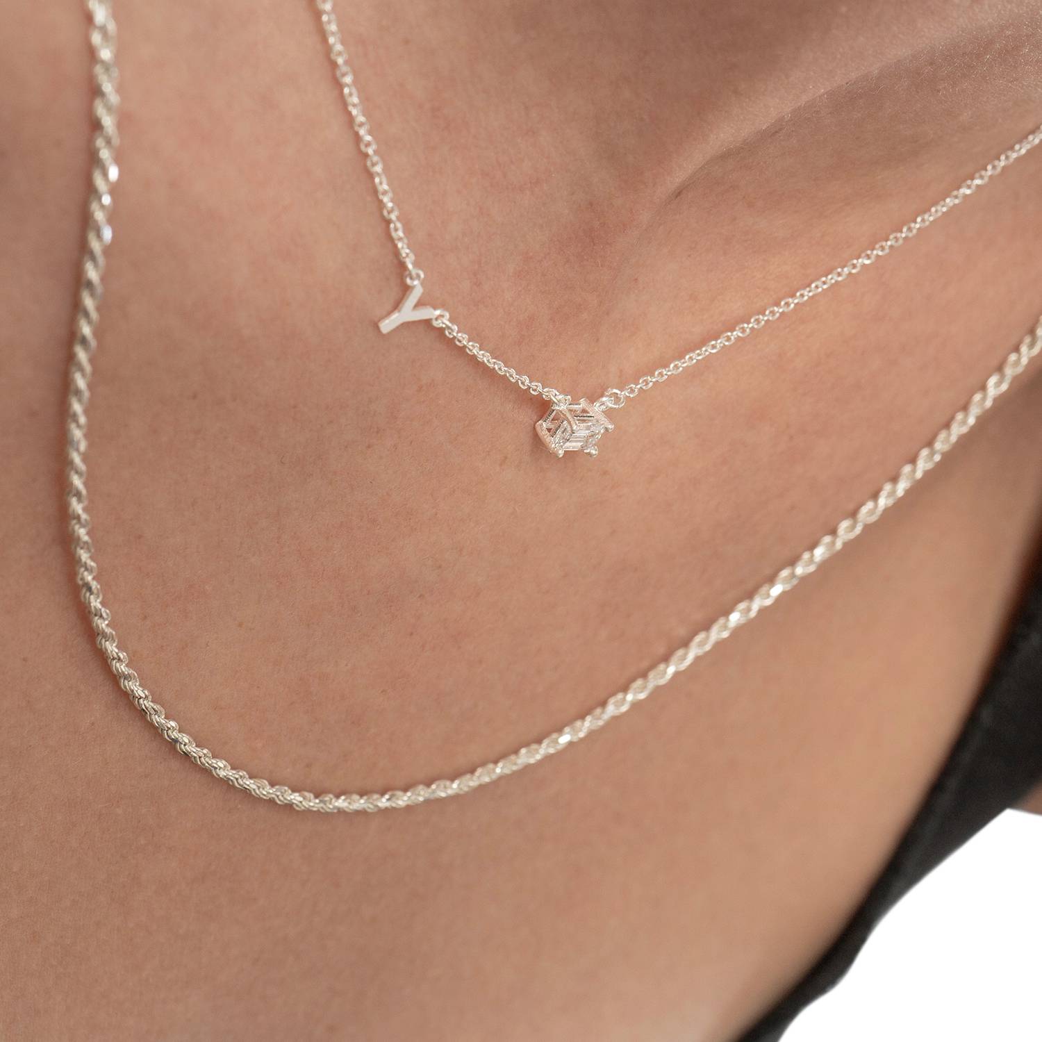 Mia Halskette mit Initialen und 0,3 ct Diamanten - 925er Sterlingsilber-1 Produktfoto