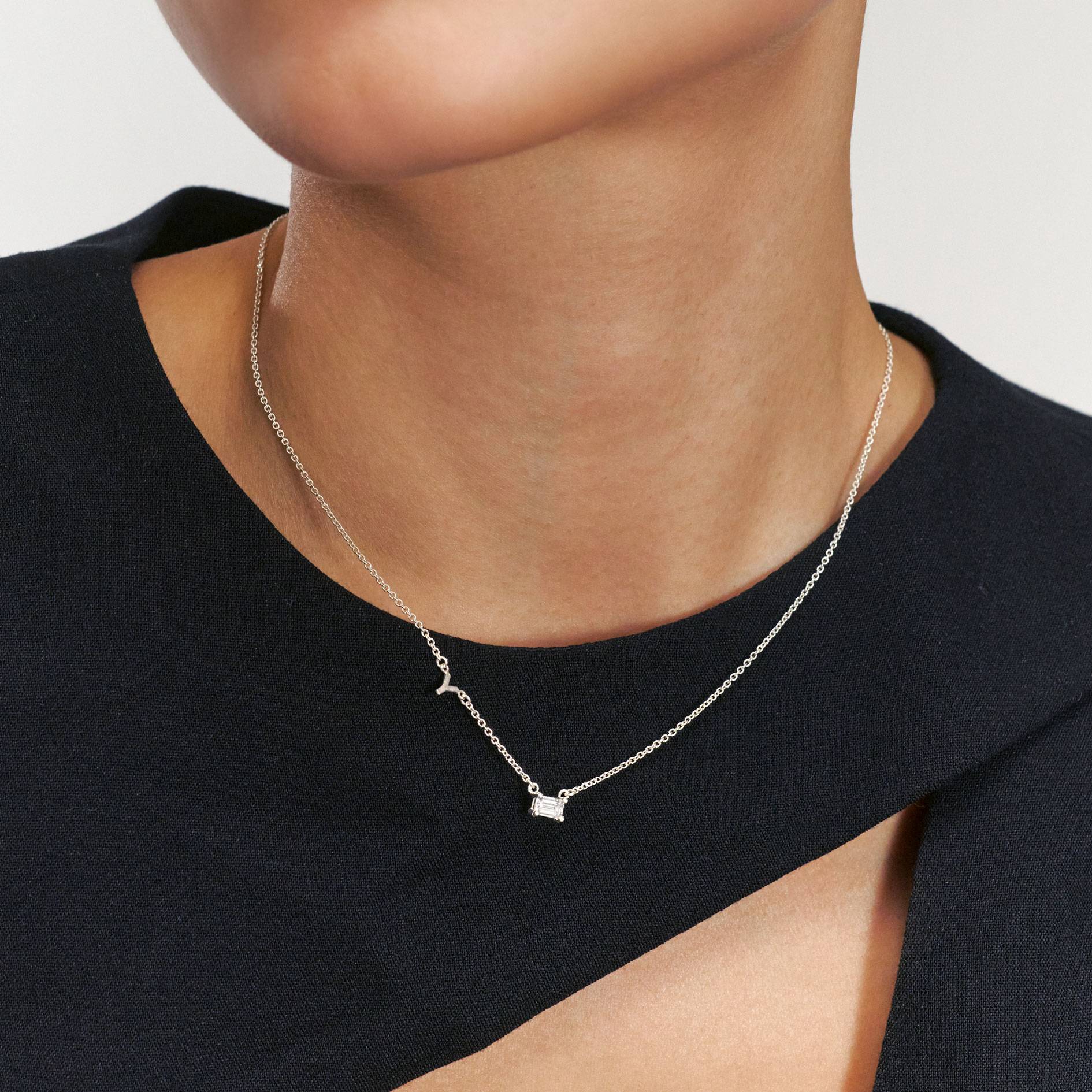 Mia Halskette mit Initialen und 0,3 ct Diamanten - 925er Sterlingsilber-3 Produktfoto