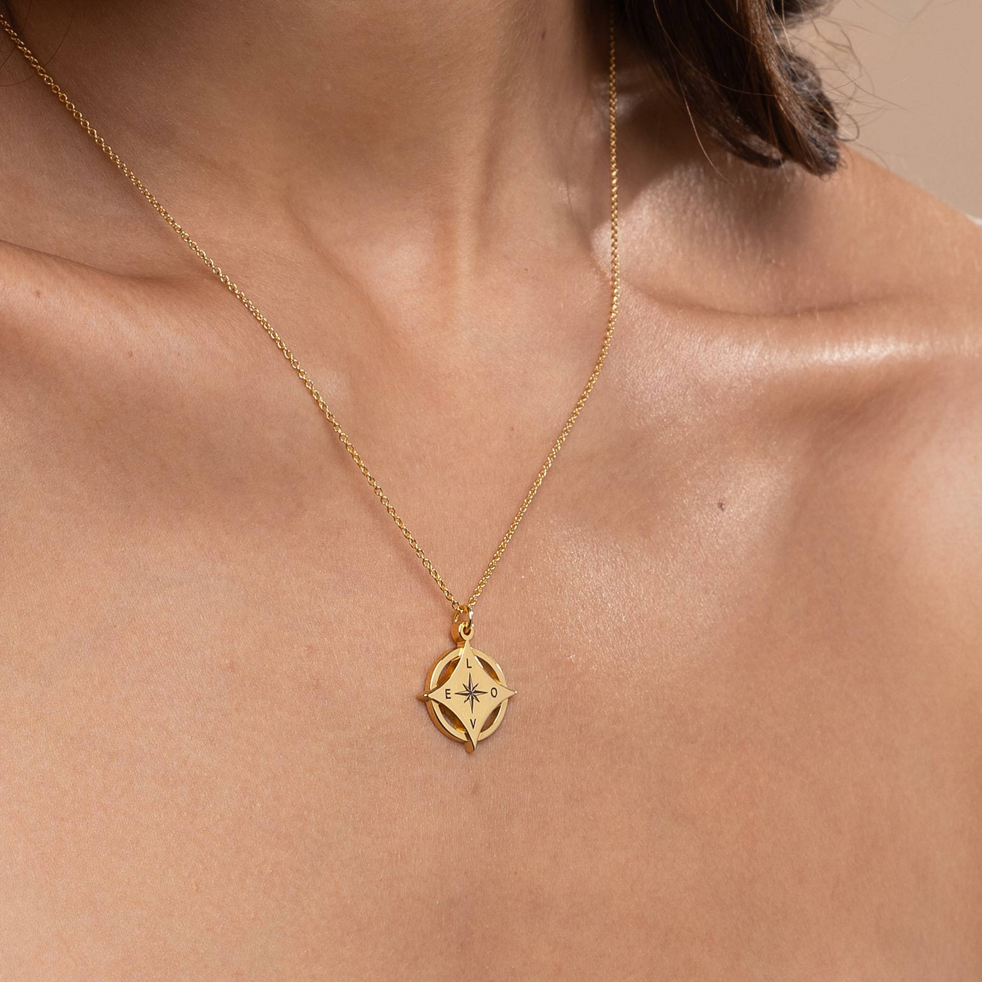 Collar de brújula con inicial Kaia en oro vermeil-1 foto de producto