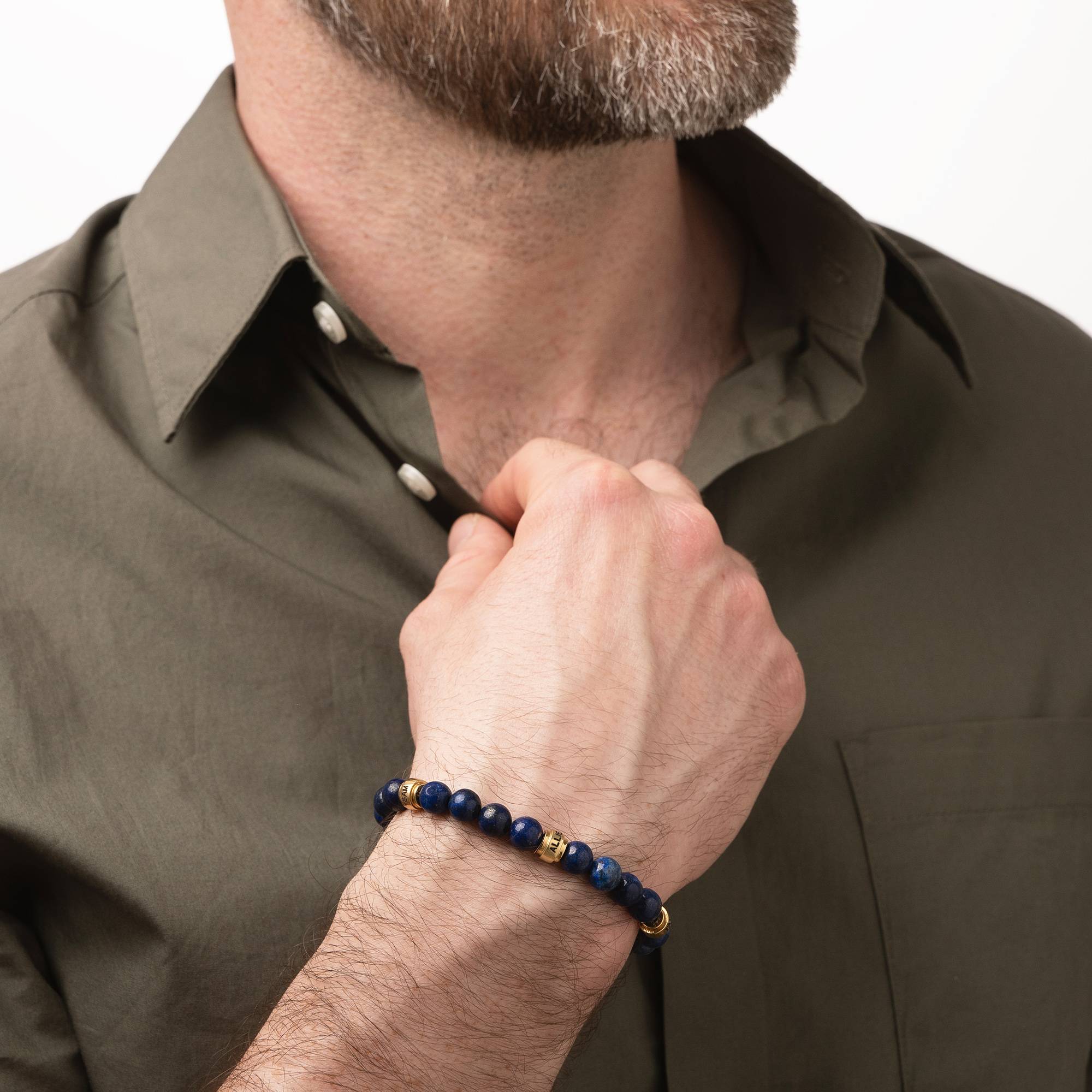 Leo personalisiertes Lapis Herrenarmband mit vergoldeten Beads-2 Produktfoto
