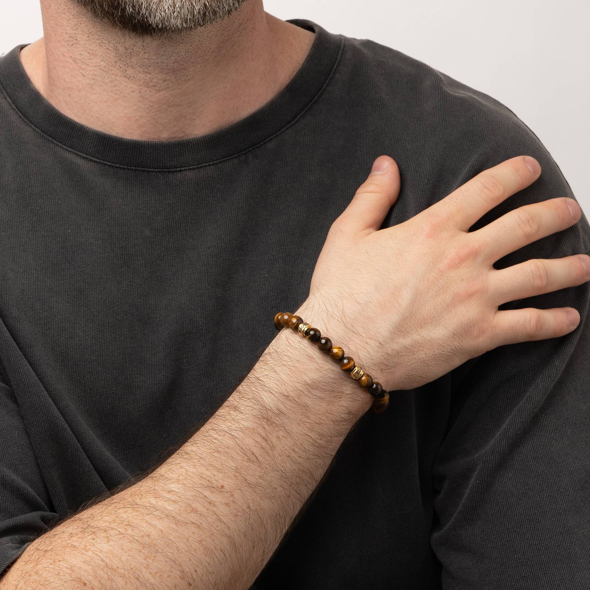 Leo personalisiertes Tiegerauge Herrenarmband mit vergoldeten Beads-2 Produktfoto