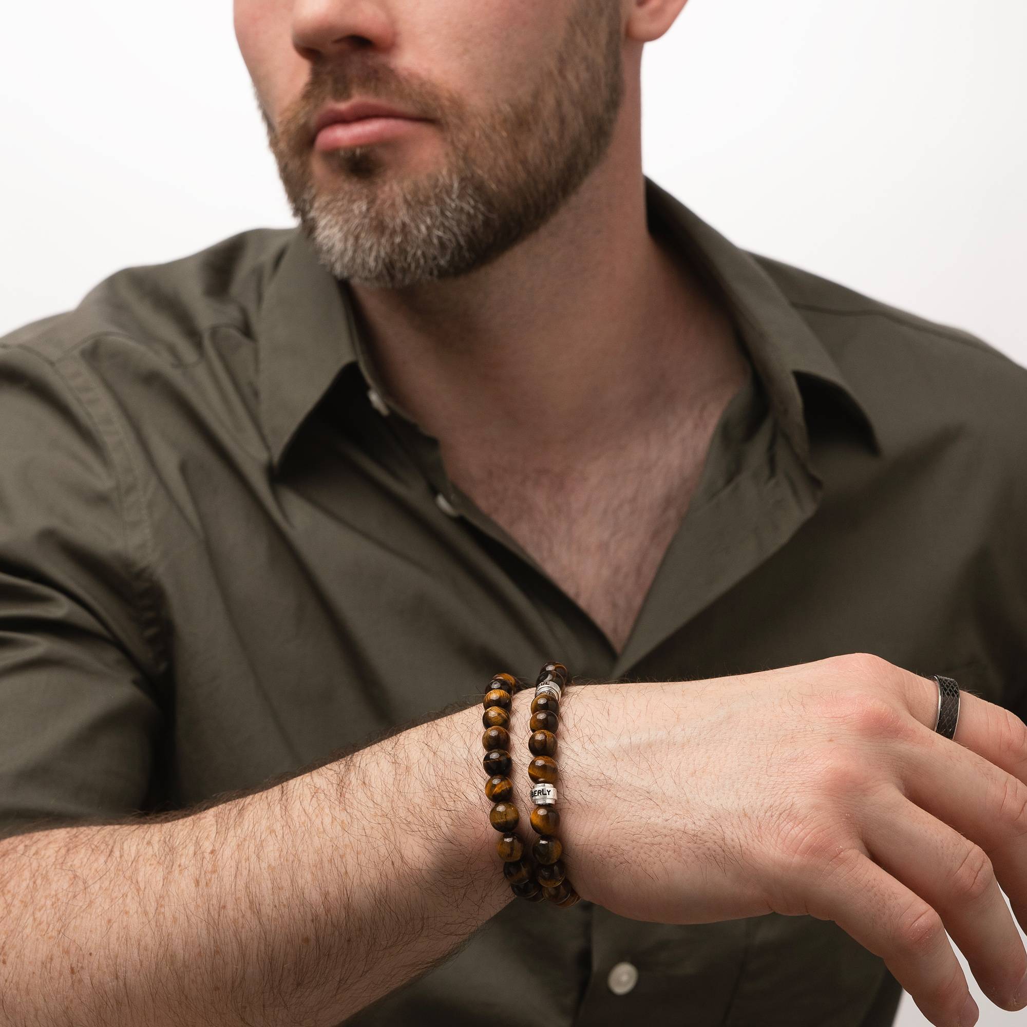 Leo personalisiertes Tiegerauge Herrenarmband mit silbernen Beads-1 Produktfoto