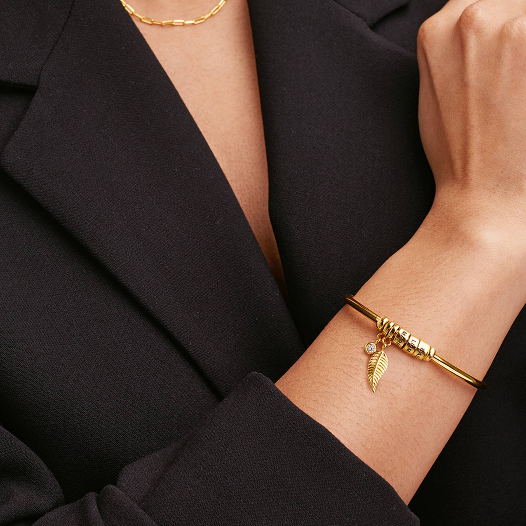 Linda Bangle Armband med Graverade Berlocker och 0.10ct Diamant i roseguld vermeil-5 produktbilder