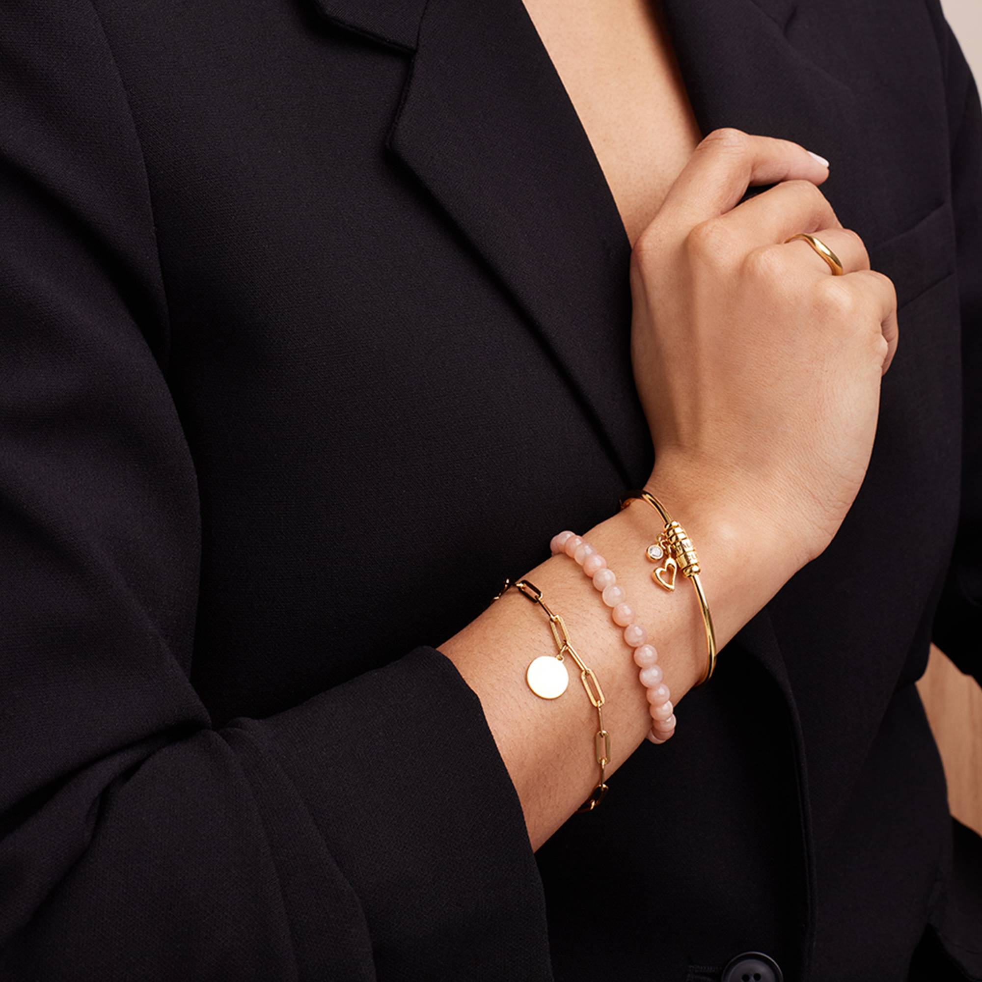 Linda Kreisanhänger-Armreif mit vergoldeten personalisierten Beads-2 Produktfoto