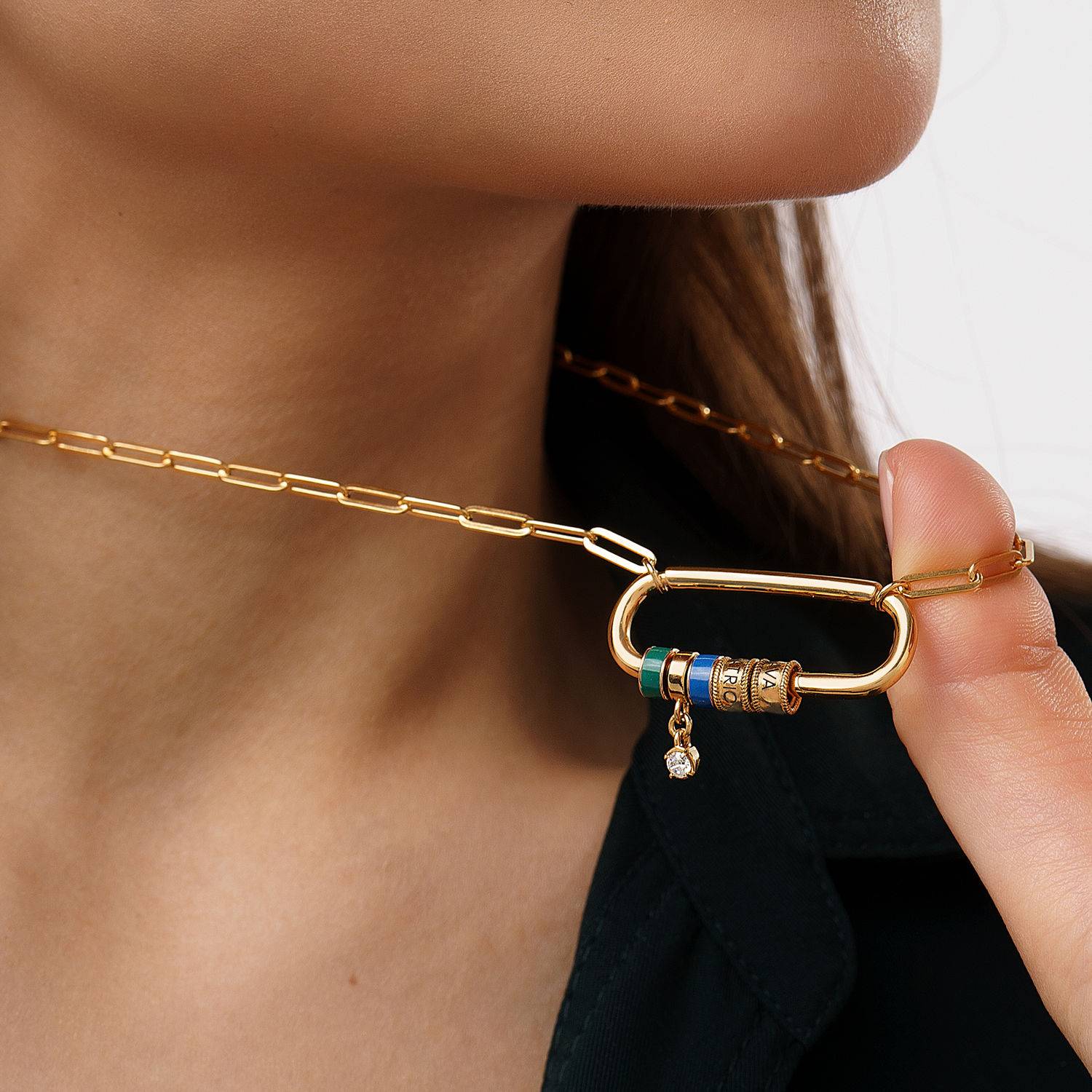 Linda-halsband i 18K guldplätering med ovalt spänne och diamant-2 produktbilder