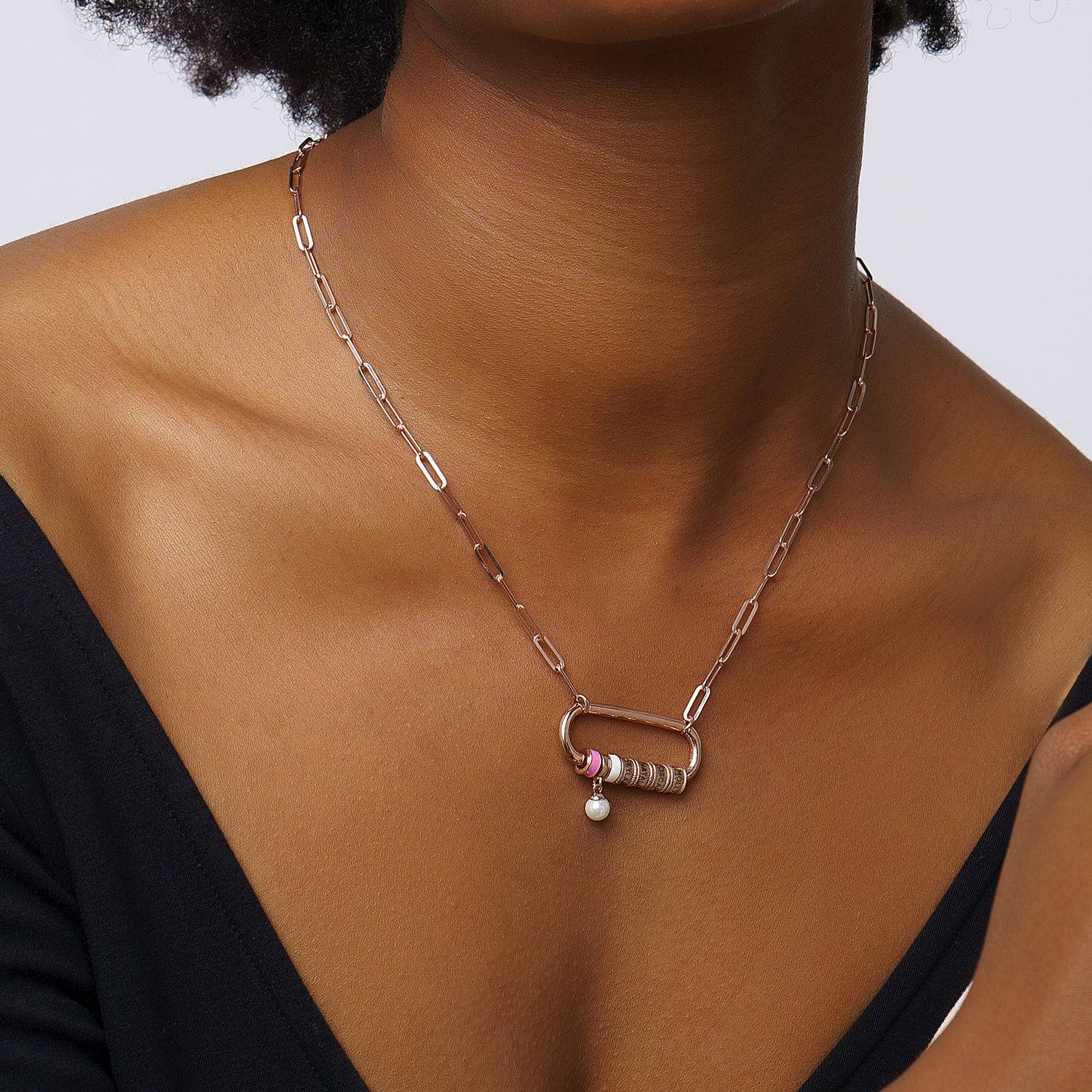 Linda-halsband i 18K roséguldplätering med ovalt spänne och pärla-1 produktbilder