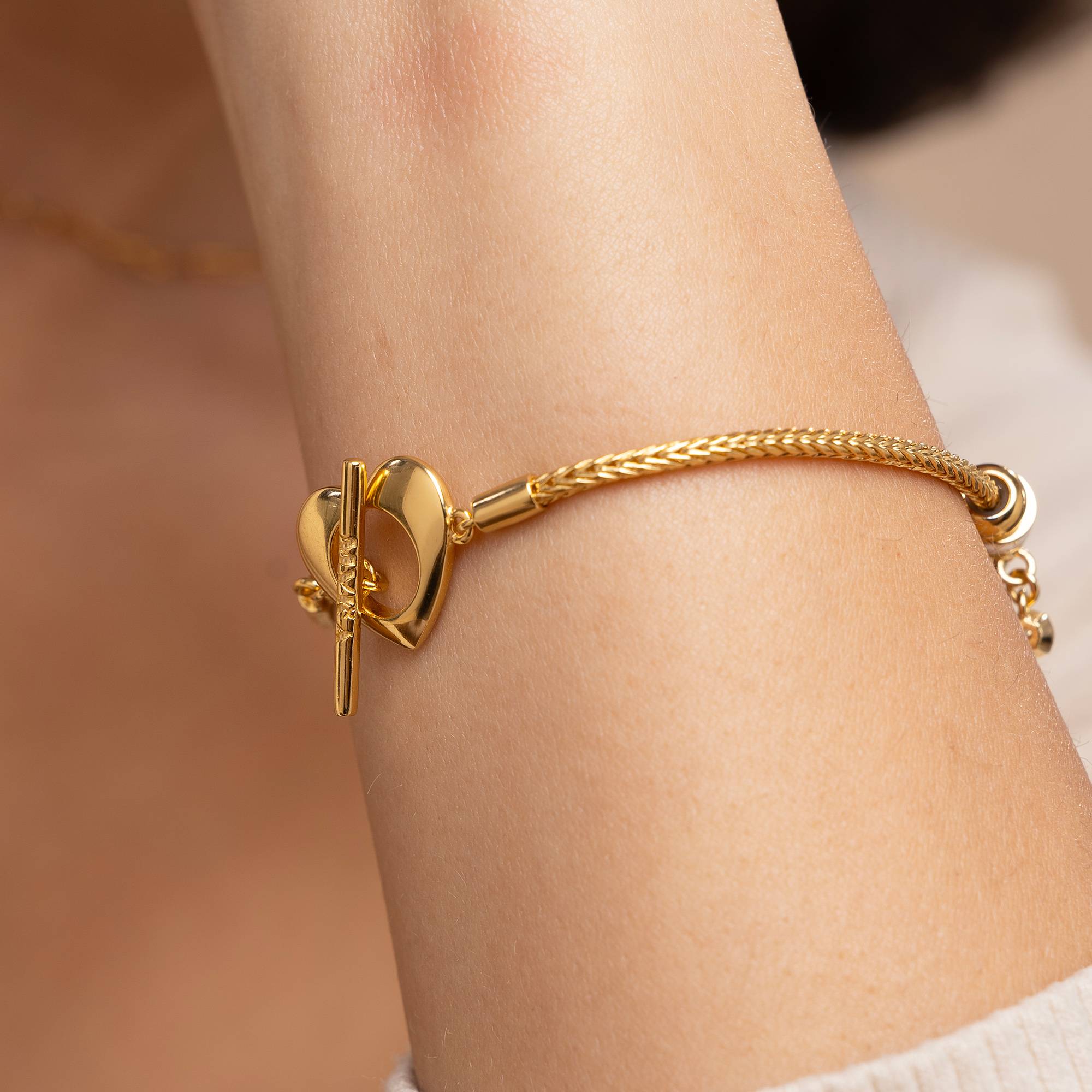 Linda Toggle Heart Charm Bracelet with Diamond in 18K Gold Plating-6 product photo