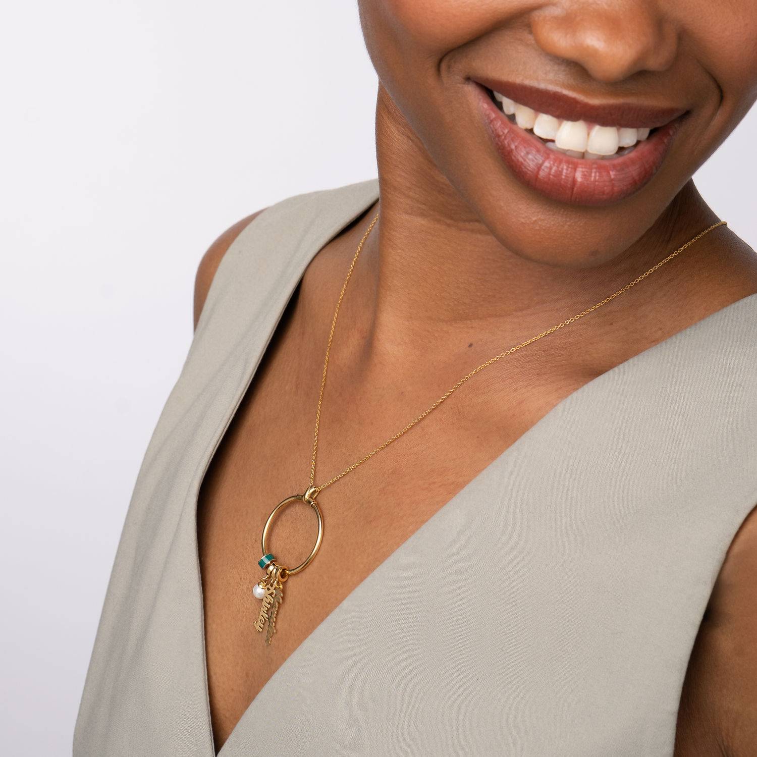 Collar vertical con nombre Linda con diamante en chapa de oro de 18K-5 foto de producto
