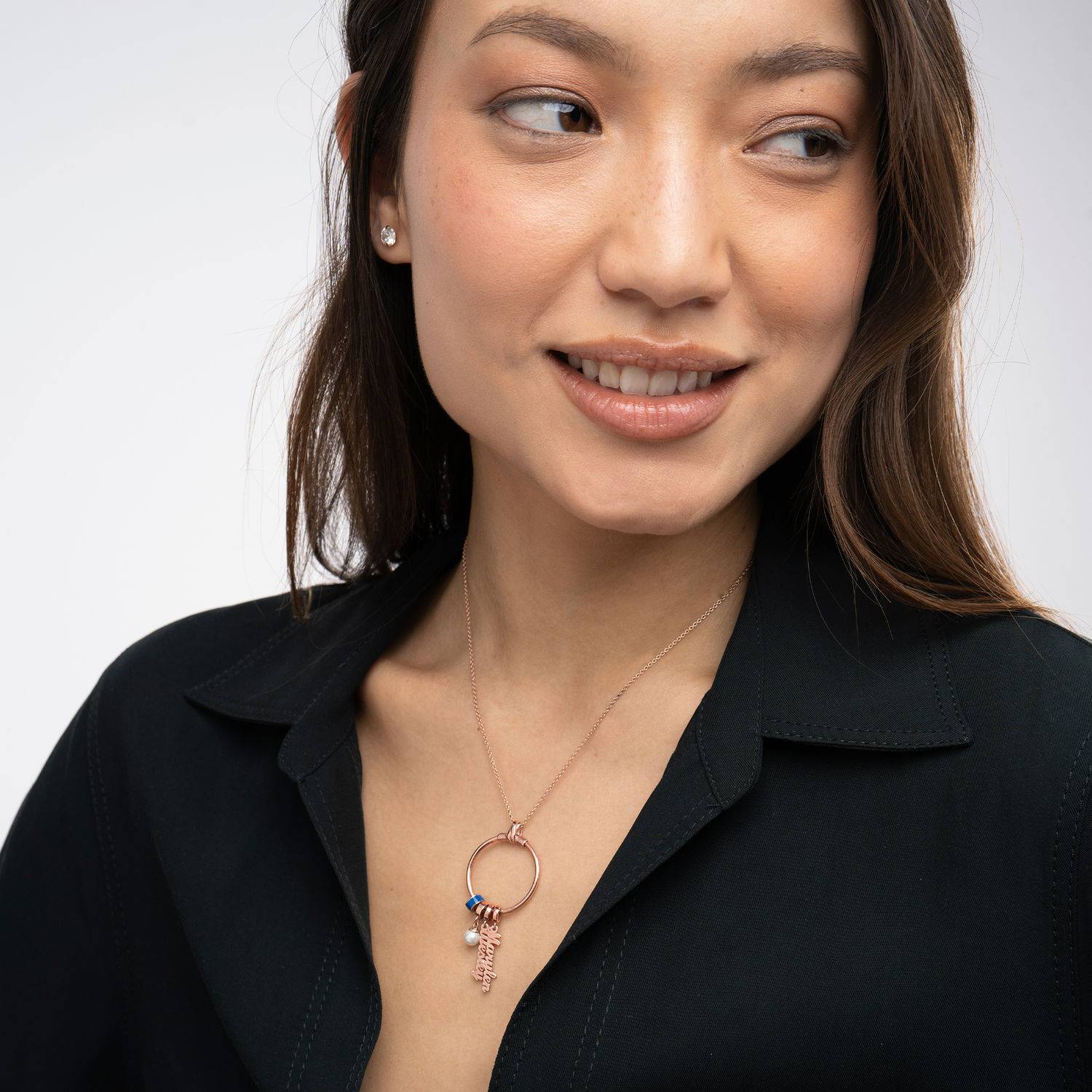 Collar vertical con nombre Linda con diamante en chapa de oro rosa de 18K-1 foto de producto