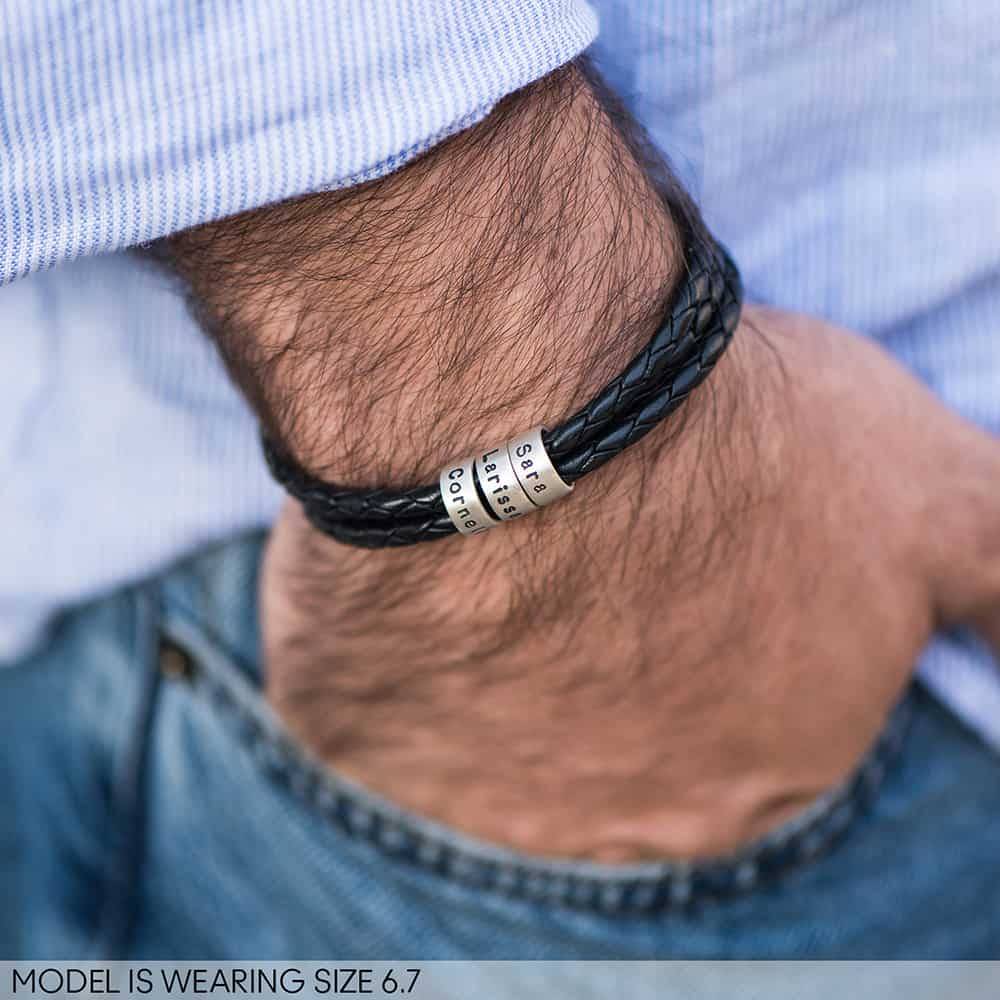 Navigator gevlochten leren armband met kleine gepersonaliseerde kralen in zilver-3 Productfoto