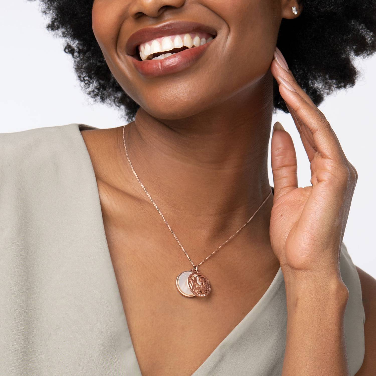 Collar Monograma con Piedra Semipreciosa y diamante en chapa de oro rosa de 18K-5 foto de producto