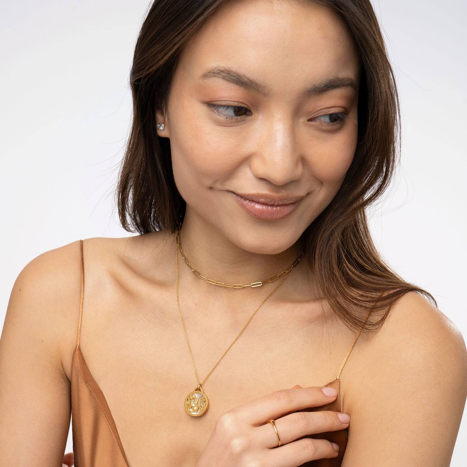 Collar Monograma con Piedra Semipreciosa en chapa de oro de 18K-7 foto de producto