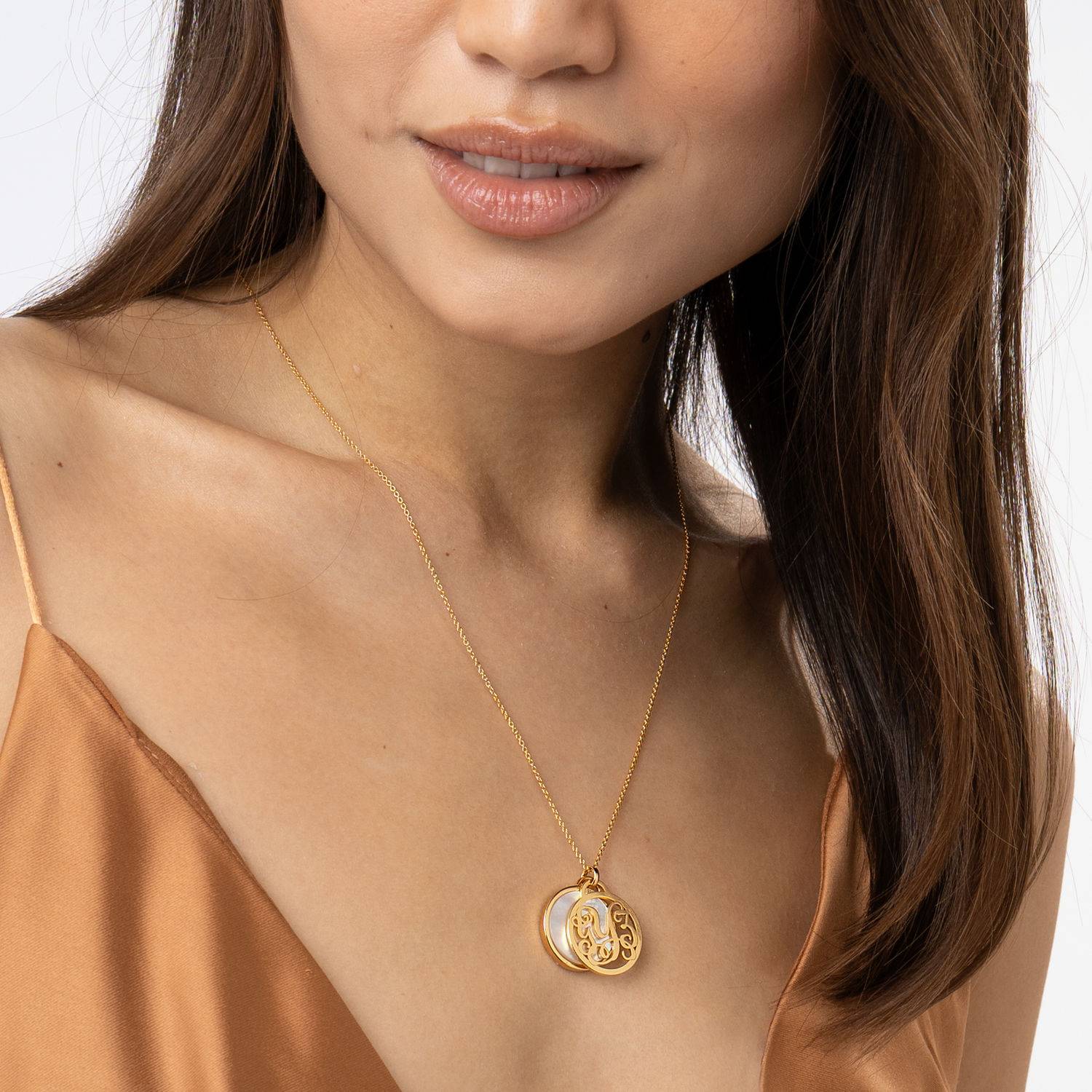 Collar Monograma con Piedra Semipreciosa en chapa de oro de 18K-8 foto de producto