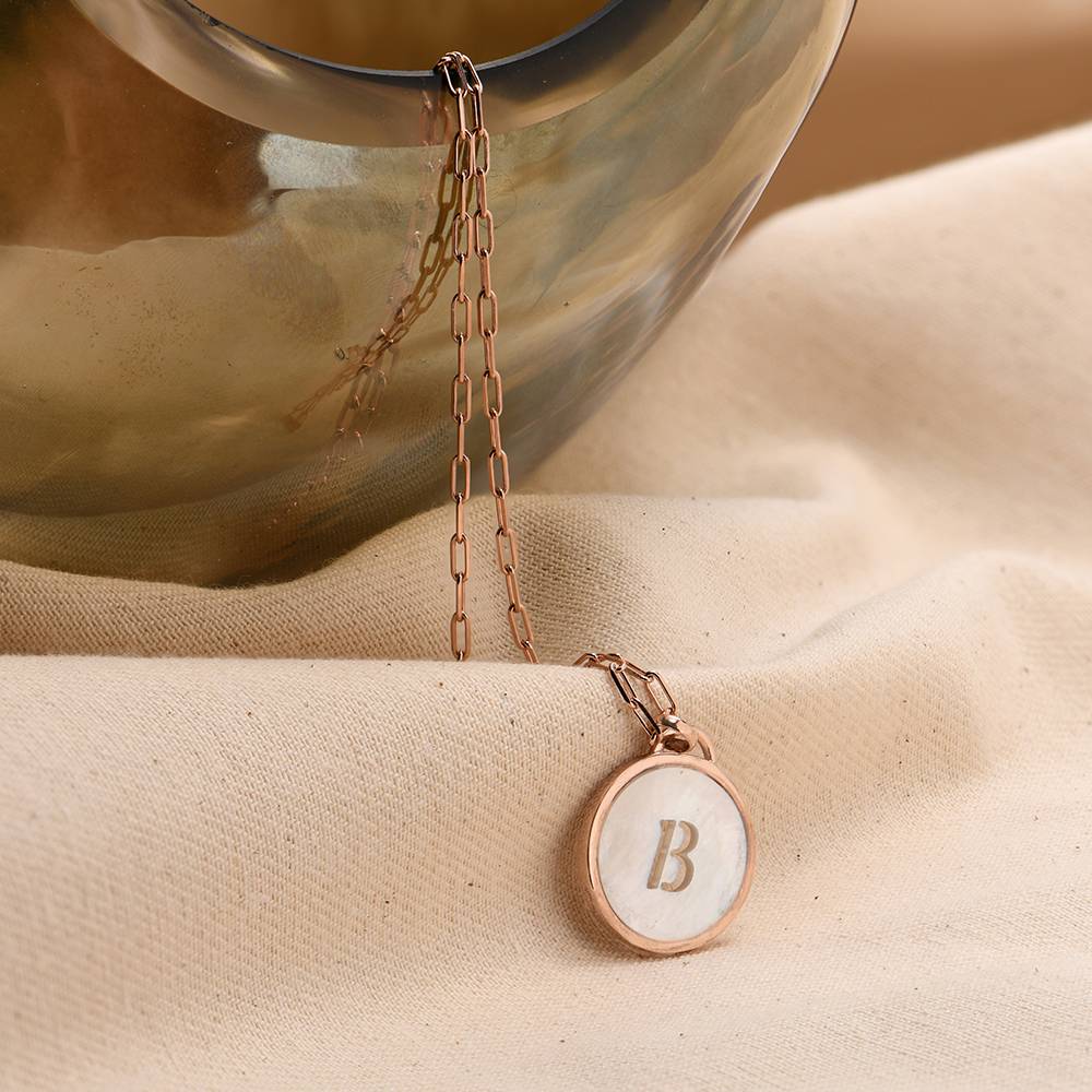 Collar Inicial Madre perla en Chapa de oro Rosa de 18K-5 foto de producto