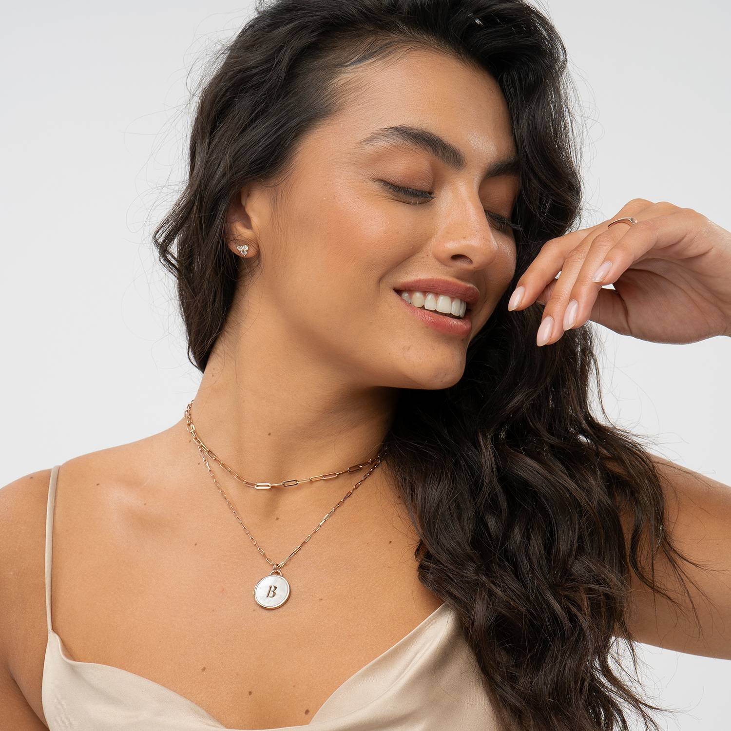 Collar Inicial Madre perla en Chapa de oro Rosa de 18K-1 foto de producto