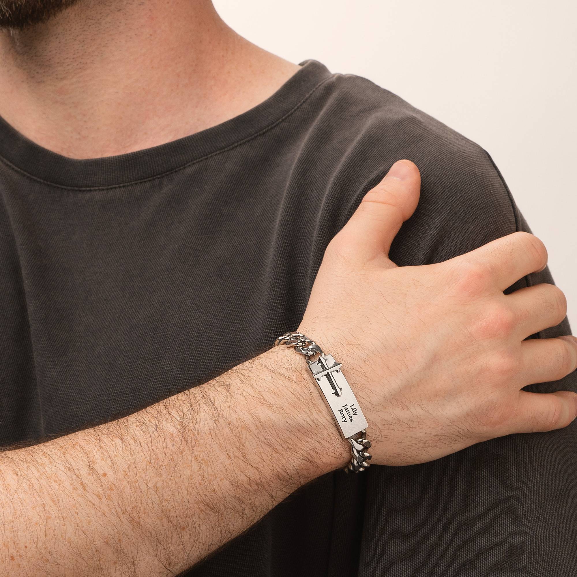 Personalisiertes Kreuz ID Armband für Männer - Edelstahl-1 Produktfoto