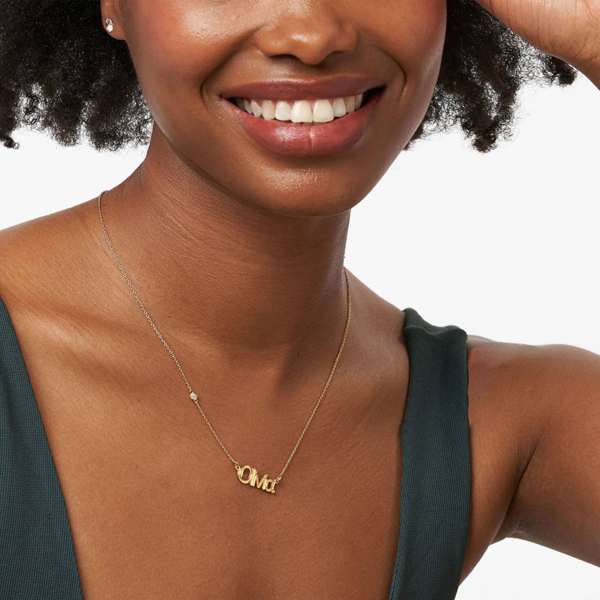 Riley halskæde med præget navn og diamant i 18K guld vermeil-1 produkt billede