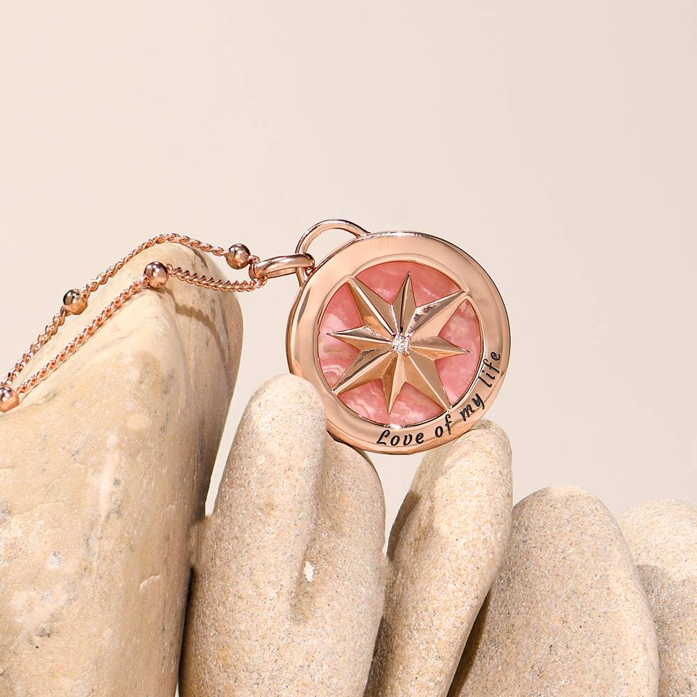 Gravierte Kompass Halskette mit Halbedelstein - 750er rosé vergoldetes Silber-1 Produktfoto